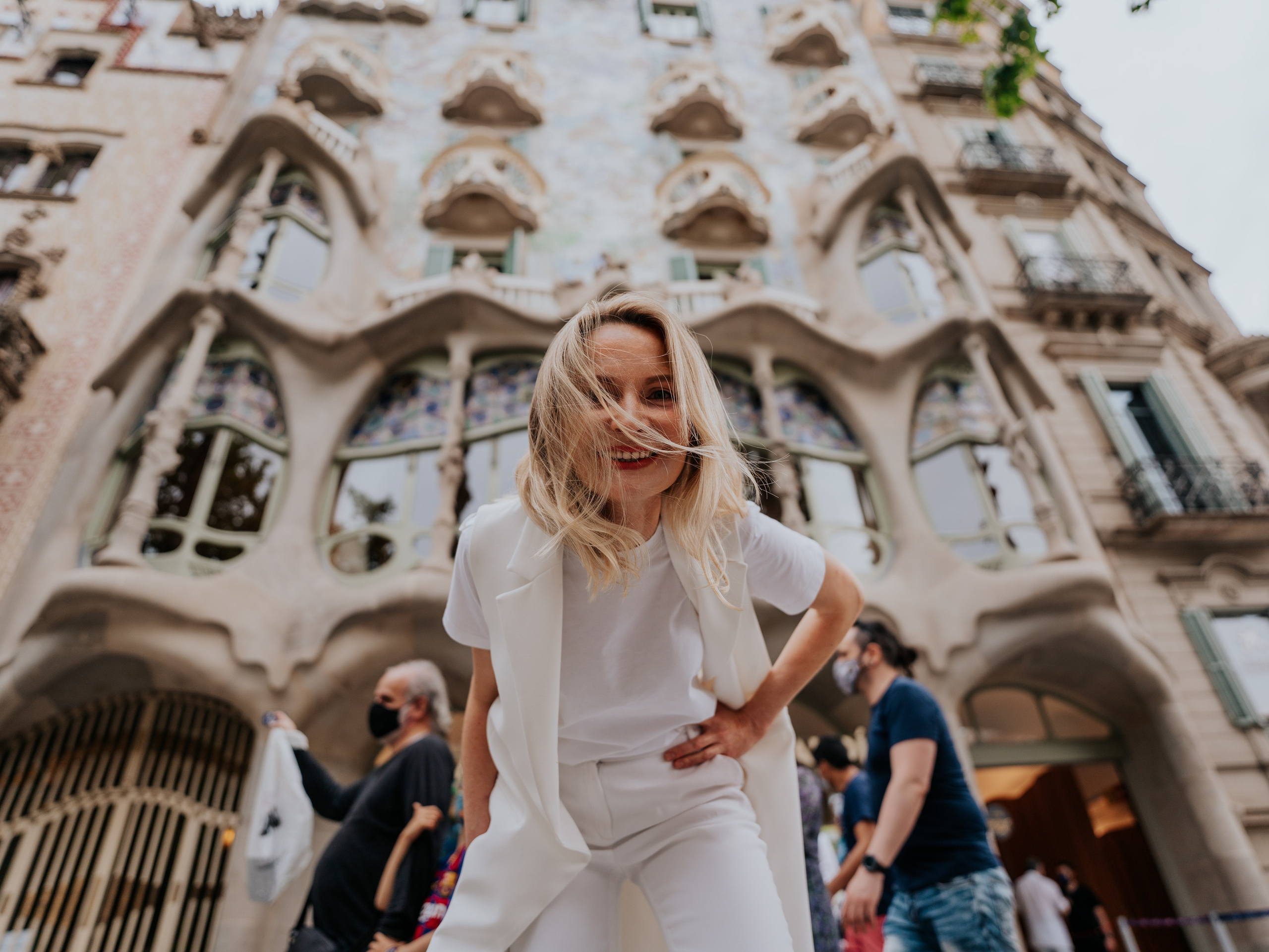 Free Barcelona Photo Guide. DiaFoto — Wow Photographer in Barcelona | Premium Barcelona Photoshoot Experience