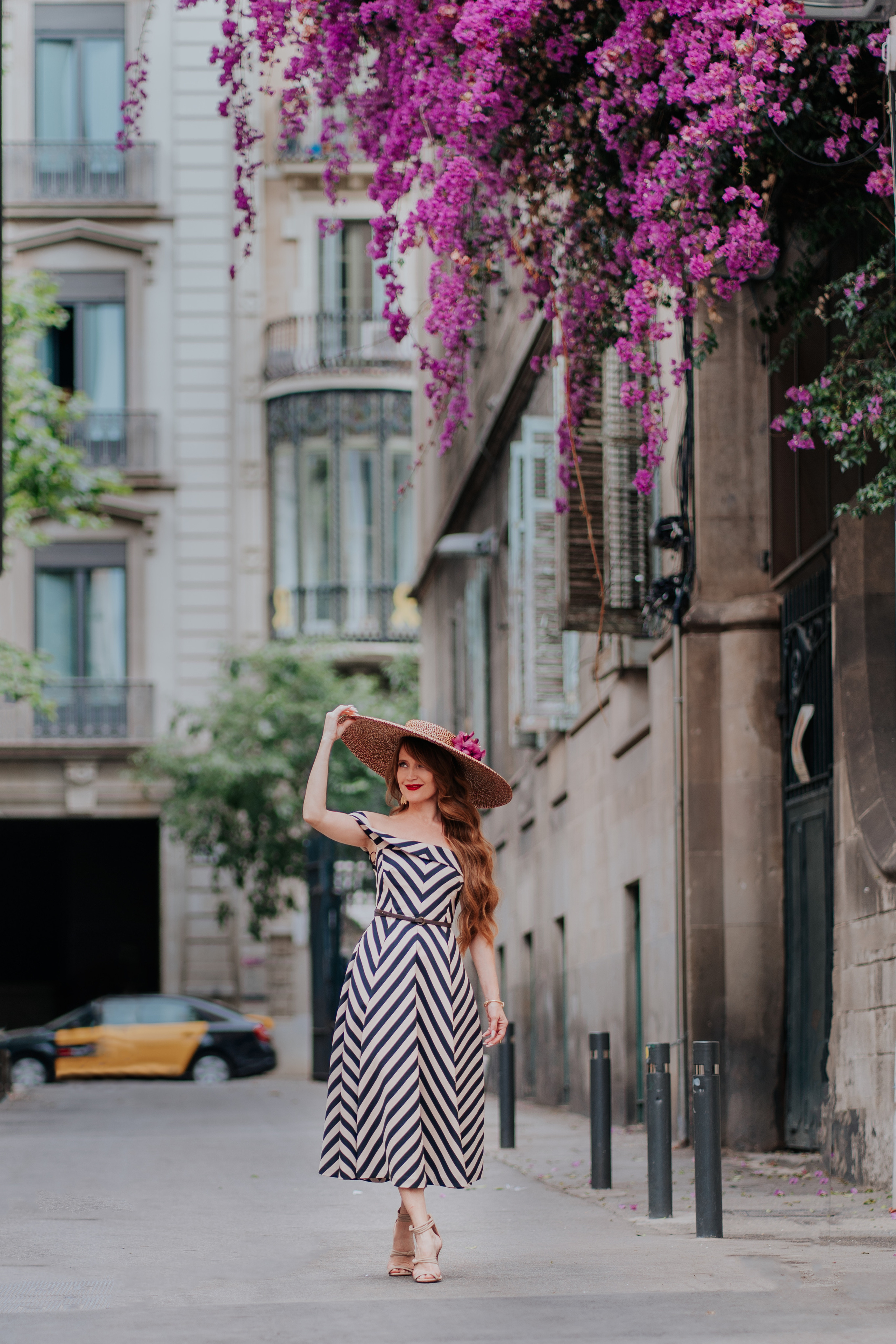 Free Barcelona Photo Guide. DiaFoto — Wow Photographer in Barcelona | Premium Barcelona Photoshoot Experience