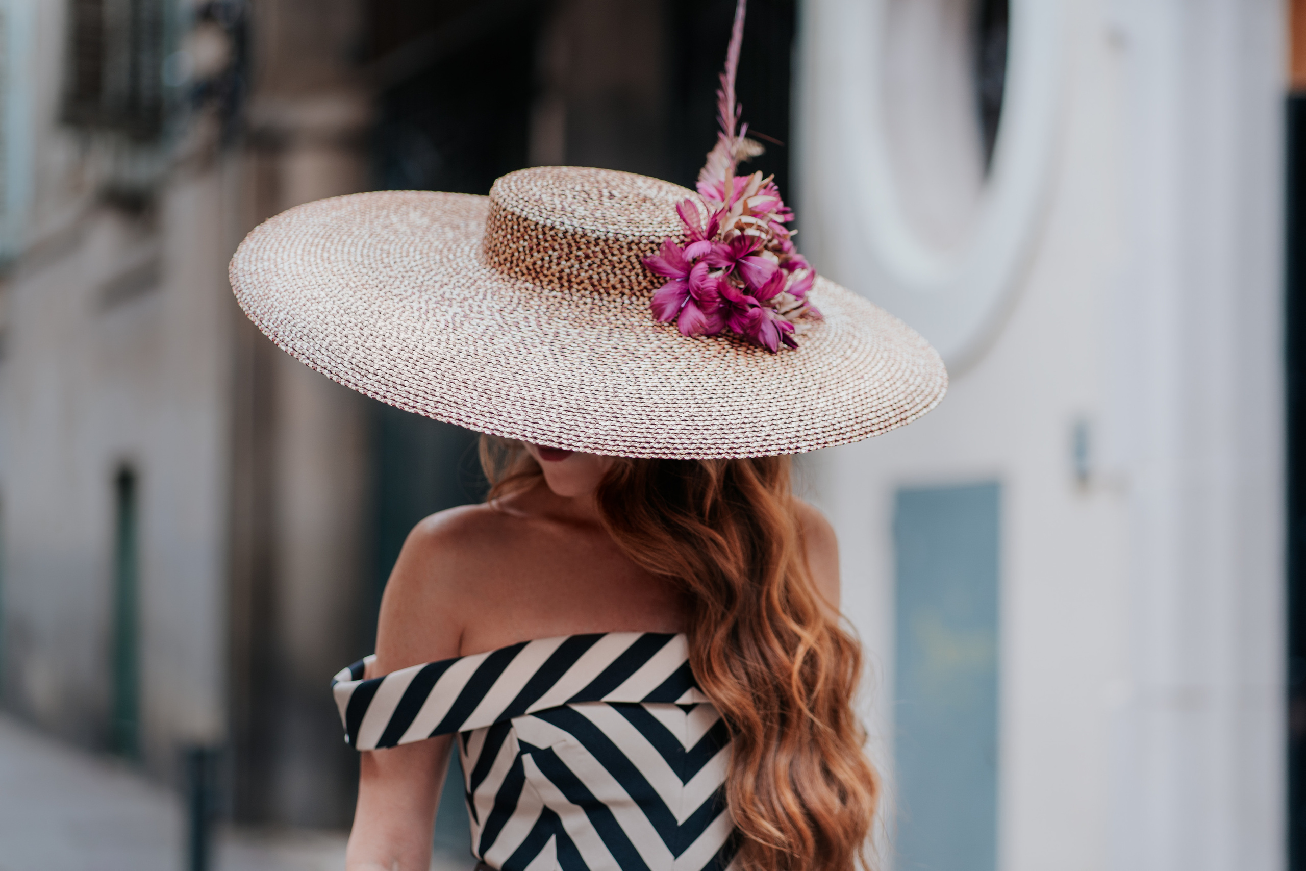 Free Barcelona Photo Guide. DiaFoto — Wow Photographer in Barcelona | Premium Barcelona Photoshoot Experience