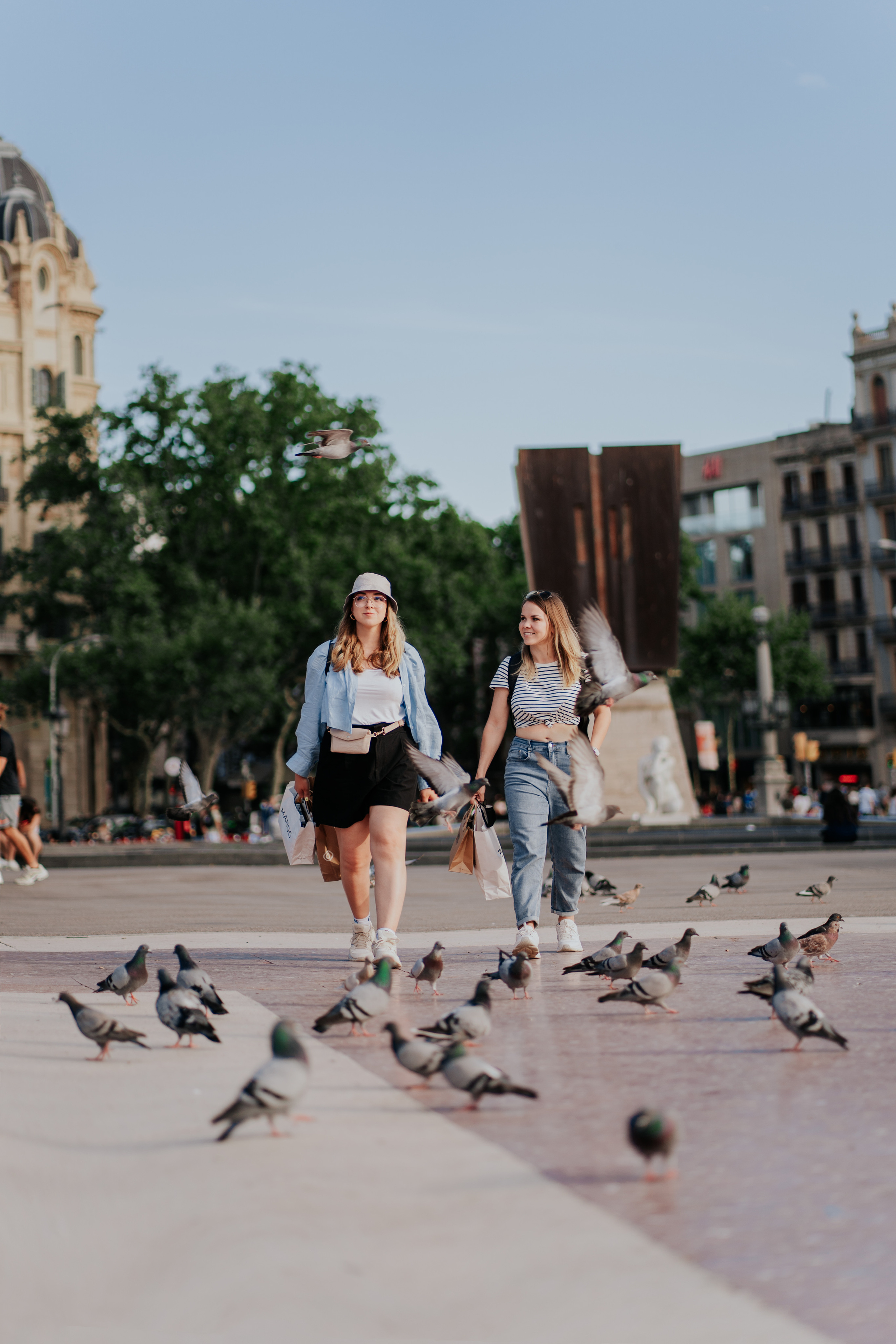 Free Barcelona Photo Guide. DiaFoto — Wow Photographer in Barcelona | Premium Barcelona Photoshoot Experience