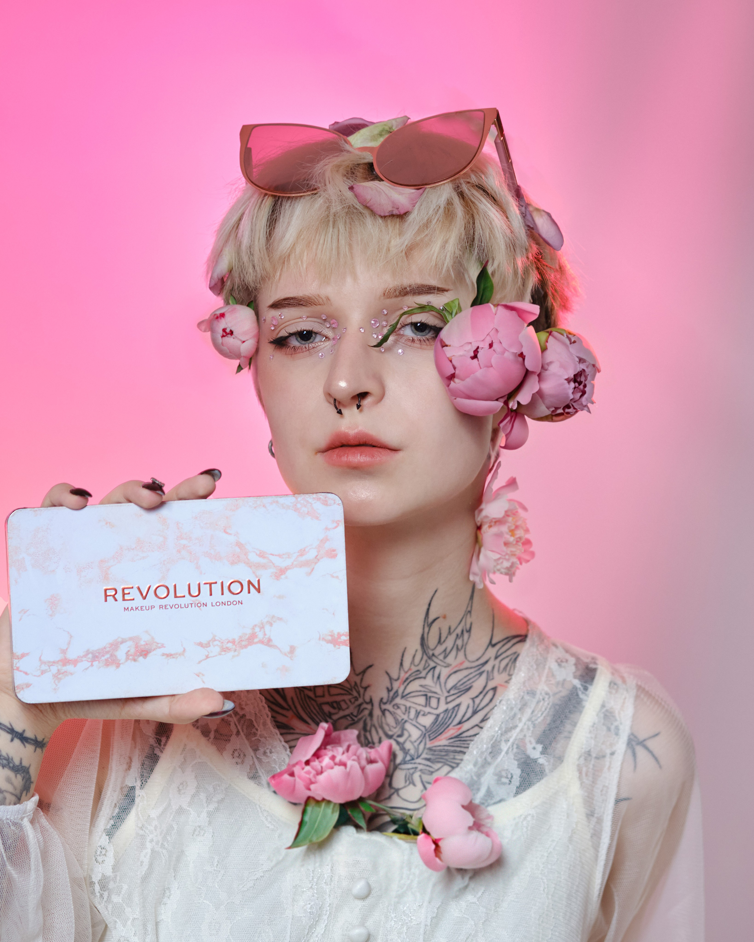 With model. ContentLab — визуальный контент для бизнеса |📍Рига