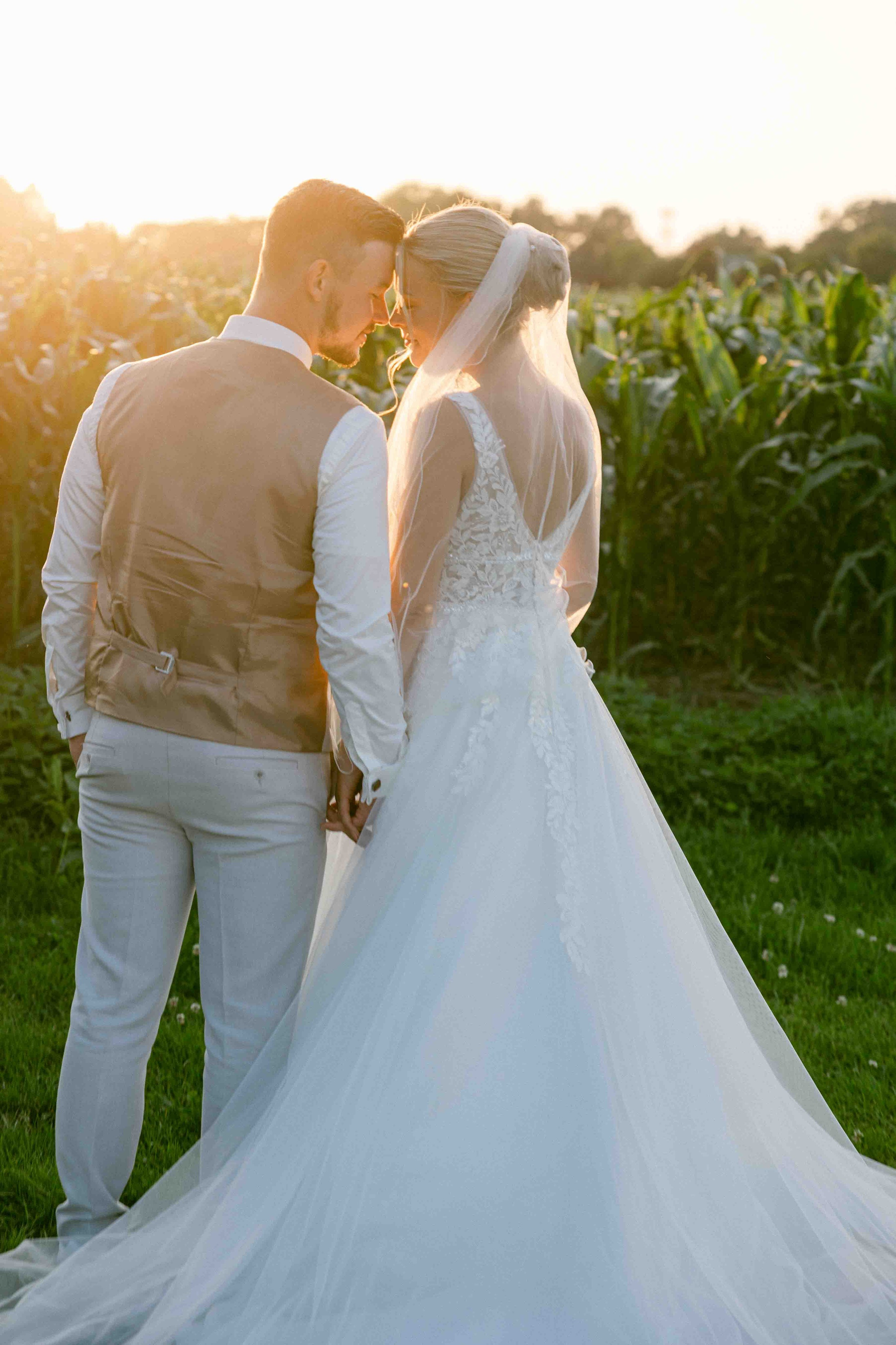sonnenuntergang fotoshooting bei hochzeit im ak happiness 
