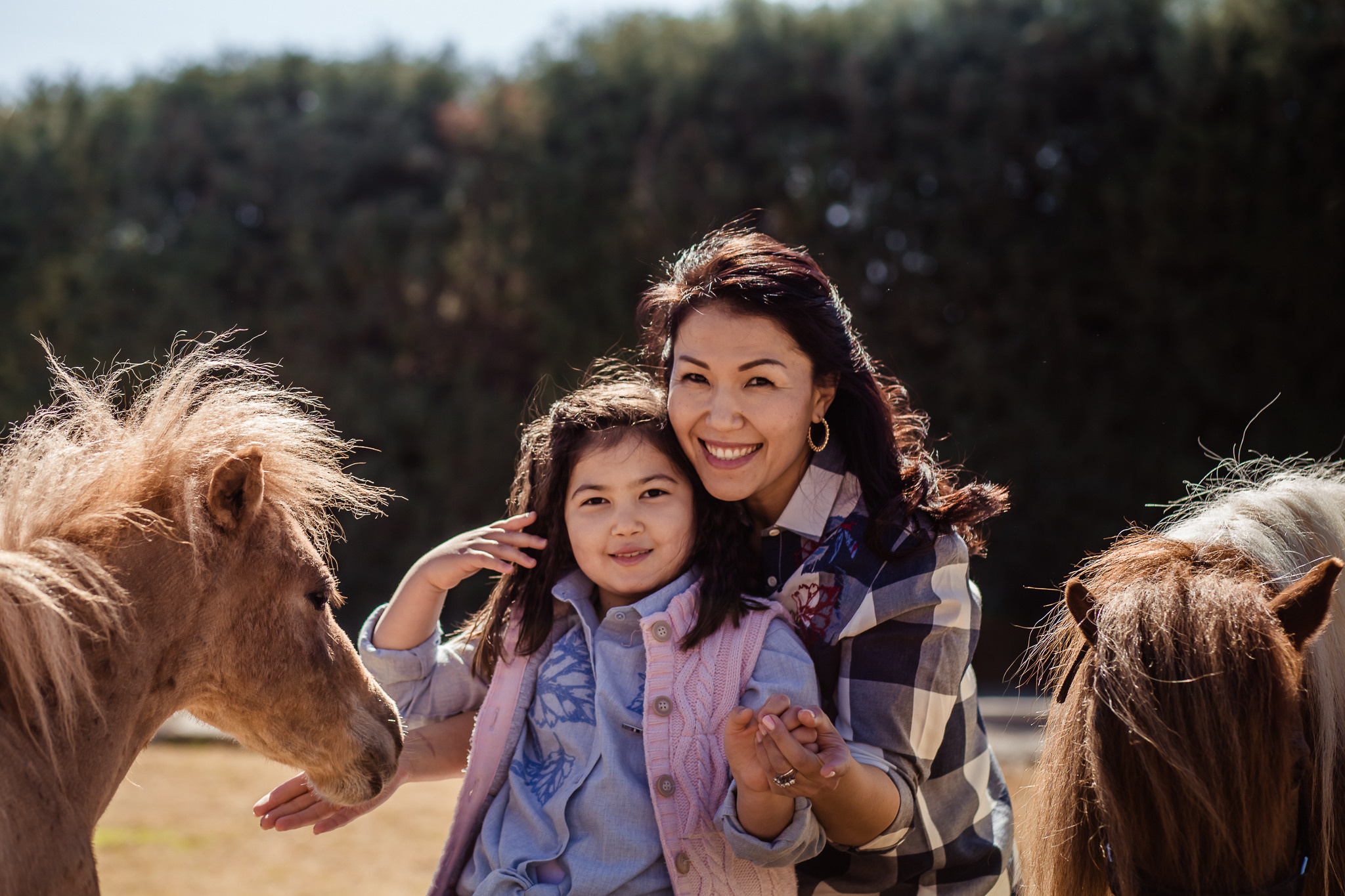 Family photo session on a farm in Urla