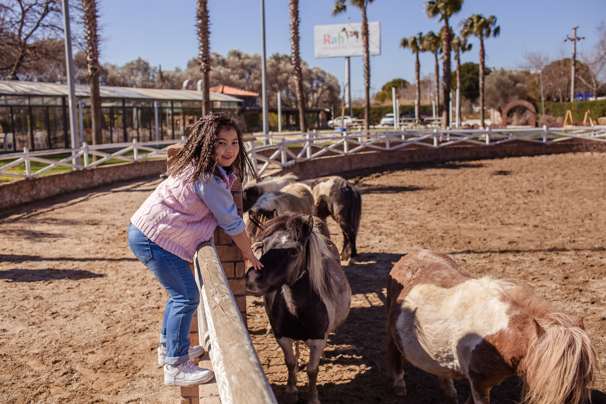 Family photo session on a farm in Urla