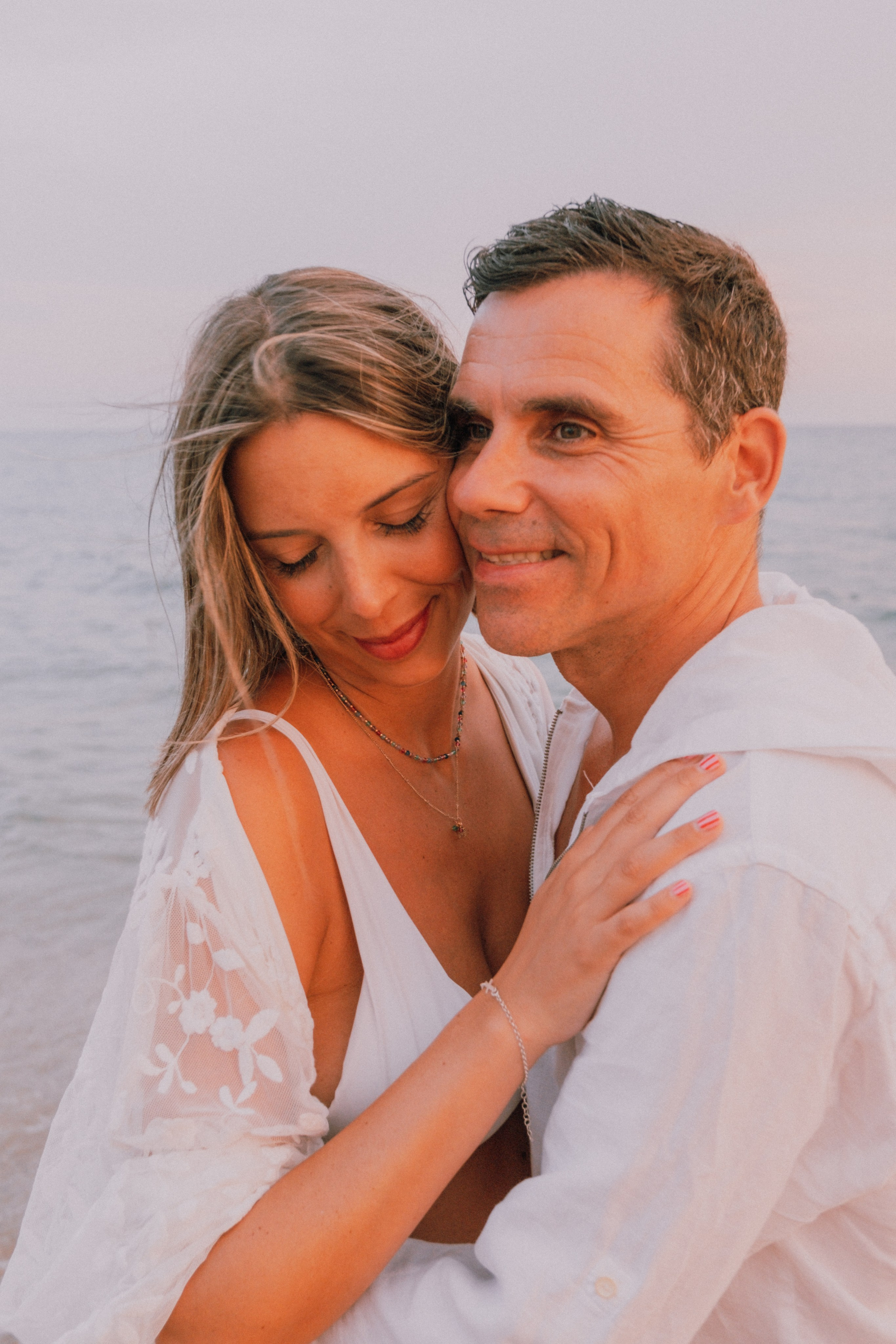 Sesión embarazo en la playa. Fotografía profesional en Calafell - Elena Medvedeva