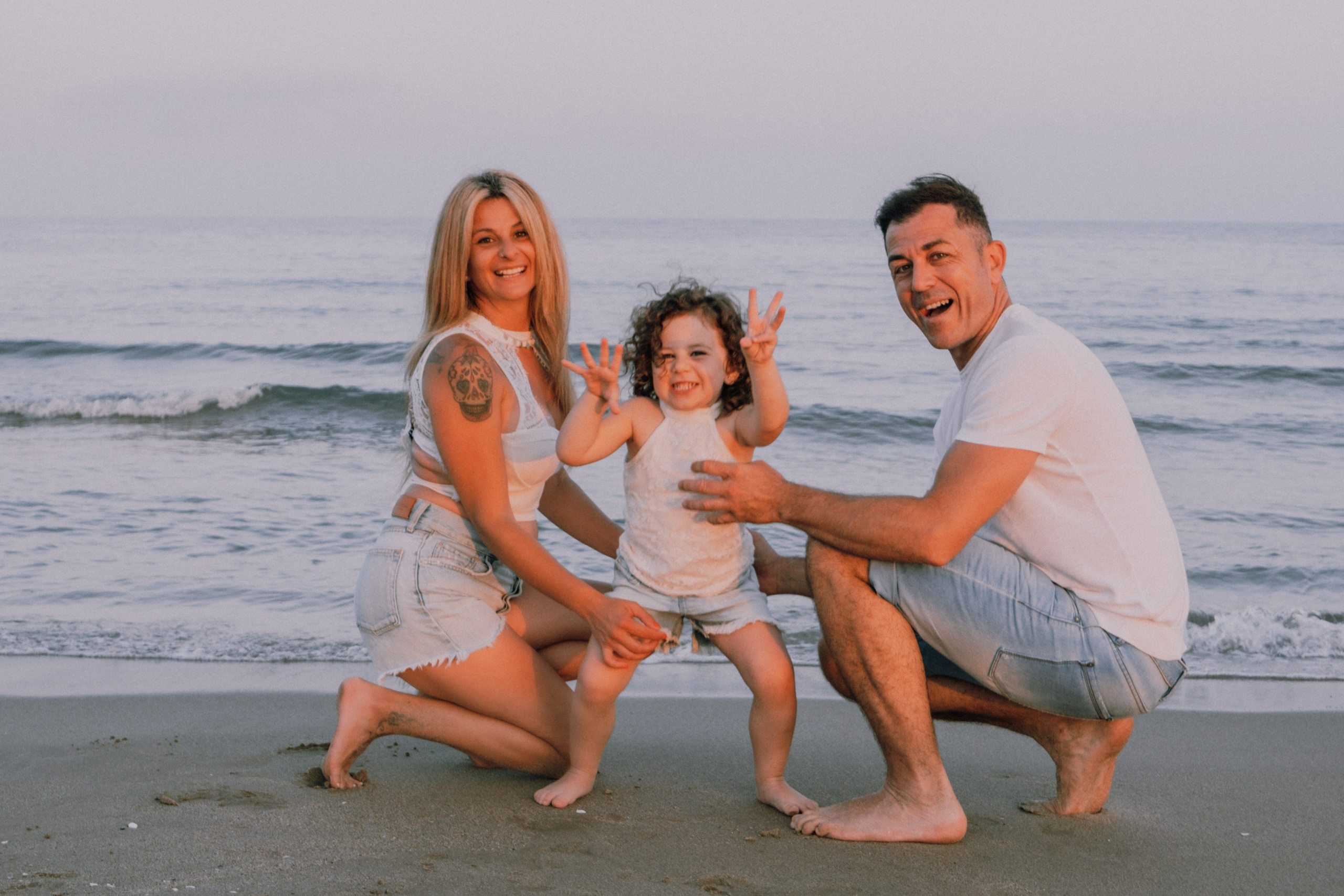 Sesión familiar en la playa. Fotografía profesional en Calafell - Elena Medvedeva