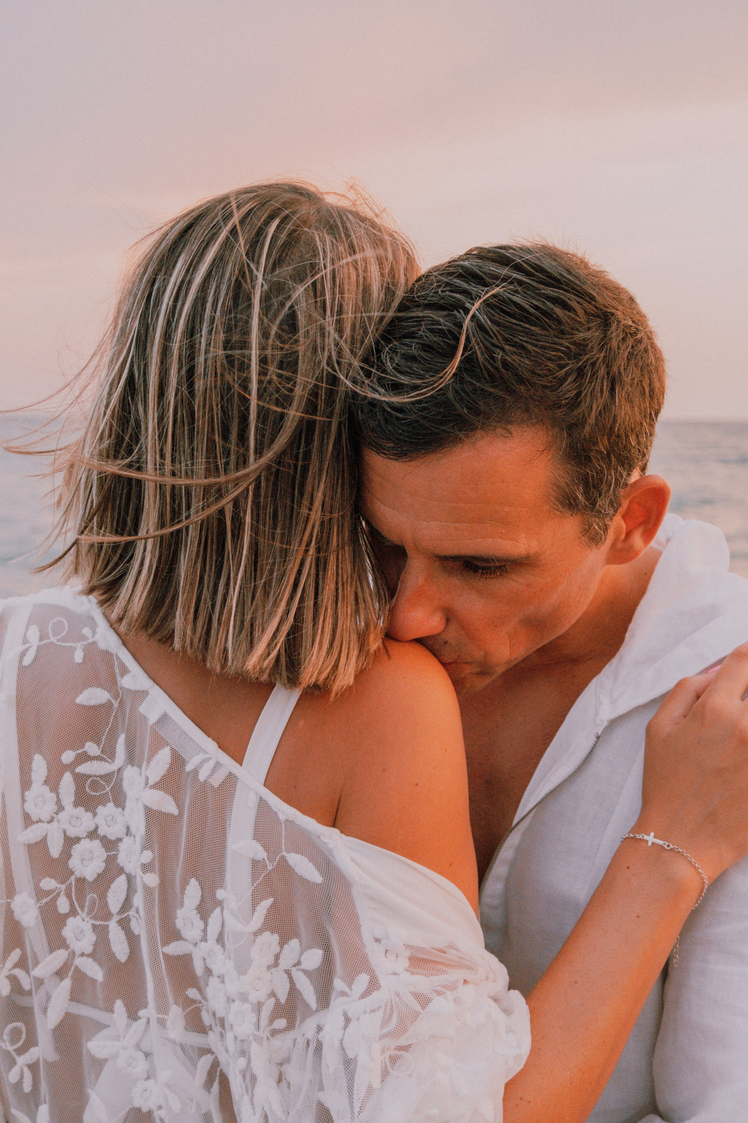 Sesión embarazo en la playa. Fotografía profesional en Calafell - Elena Medvedeva