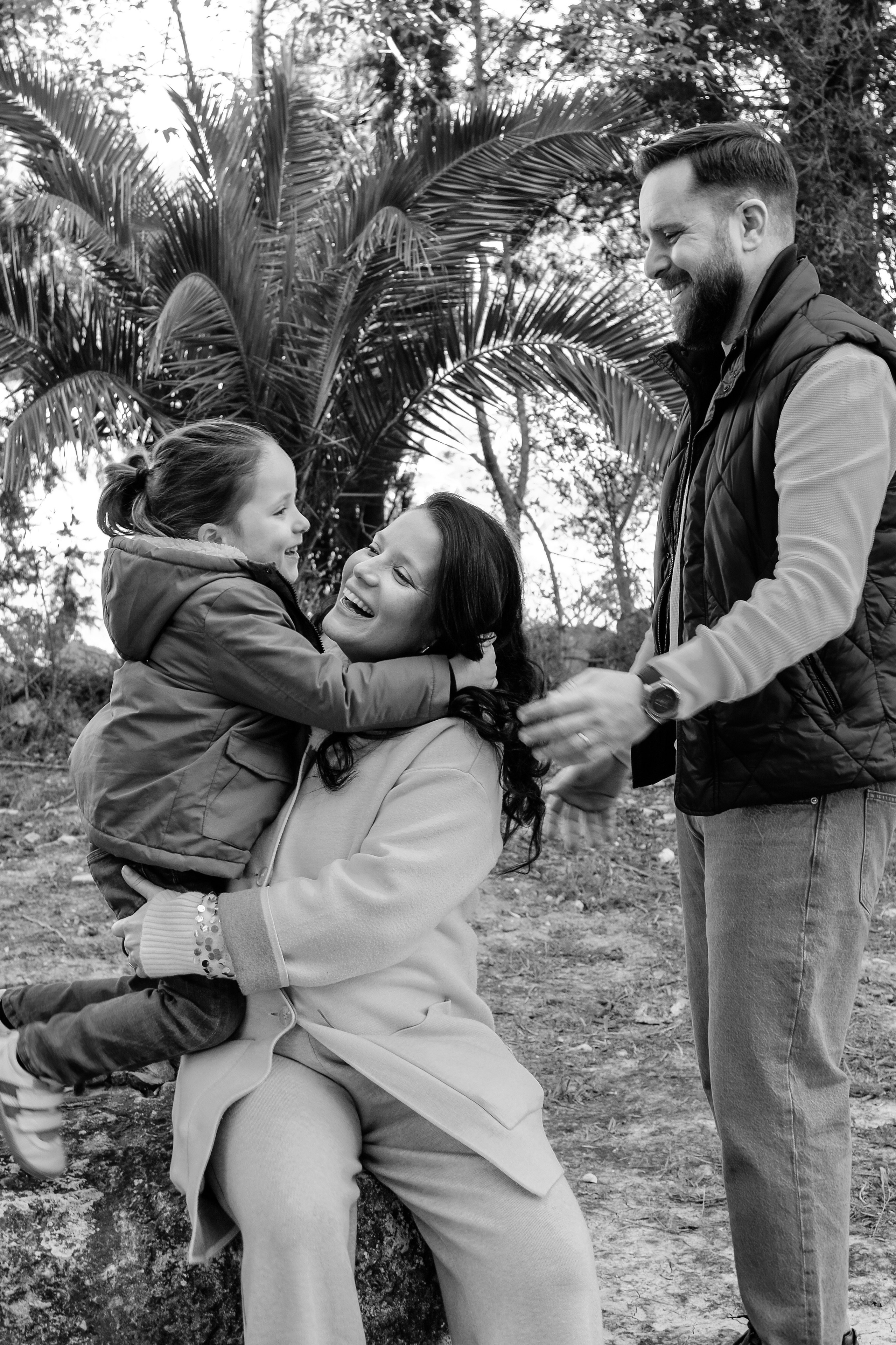 Sesión familiar embarazo. Fotografía profesional en Calafell - Elena Medvedeva