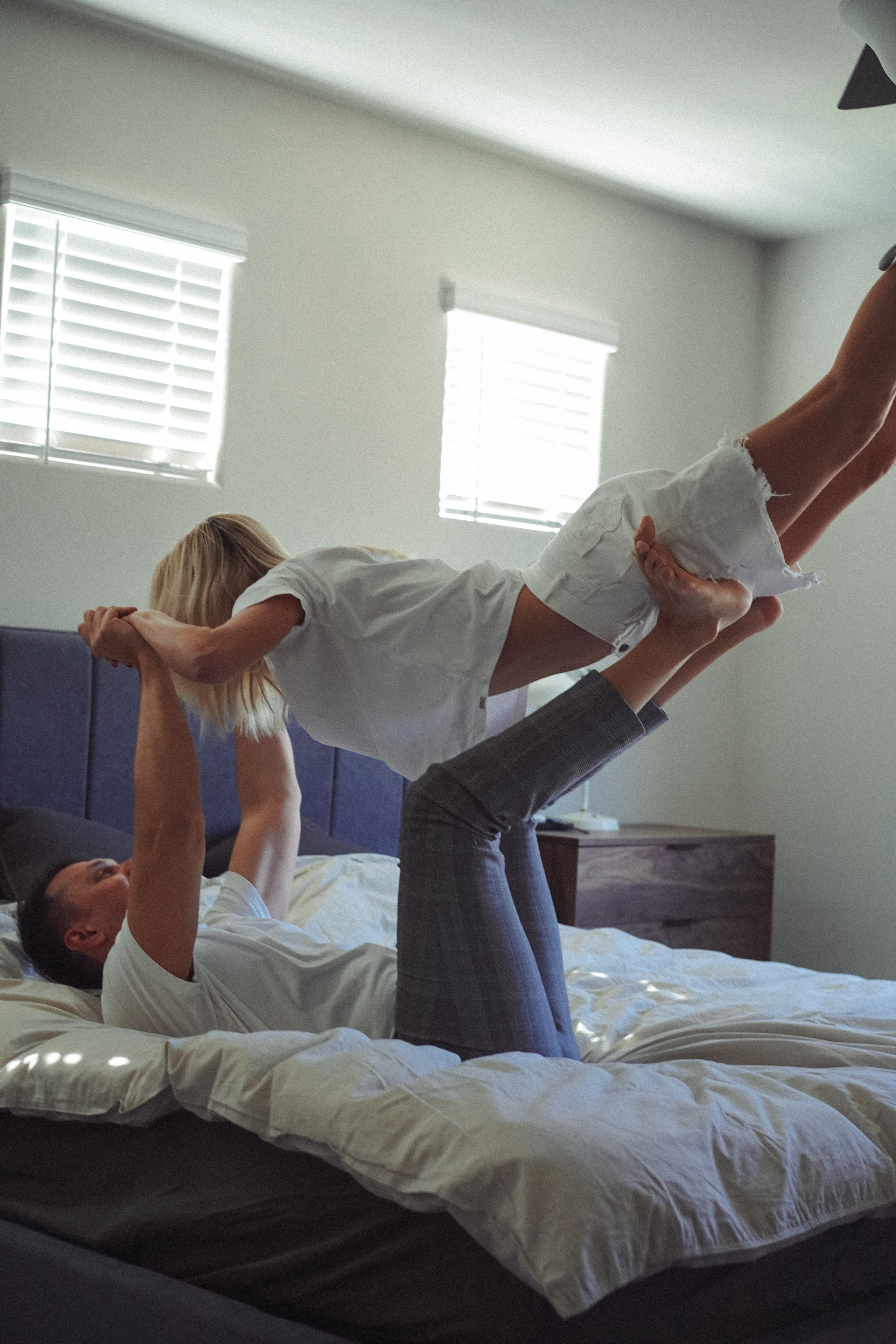 Family photoshoot at home. Family photo session at home. Cozy family photoshoot at home.