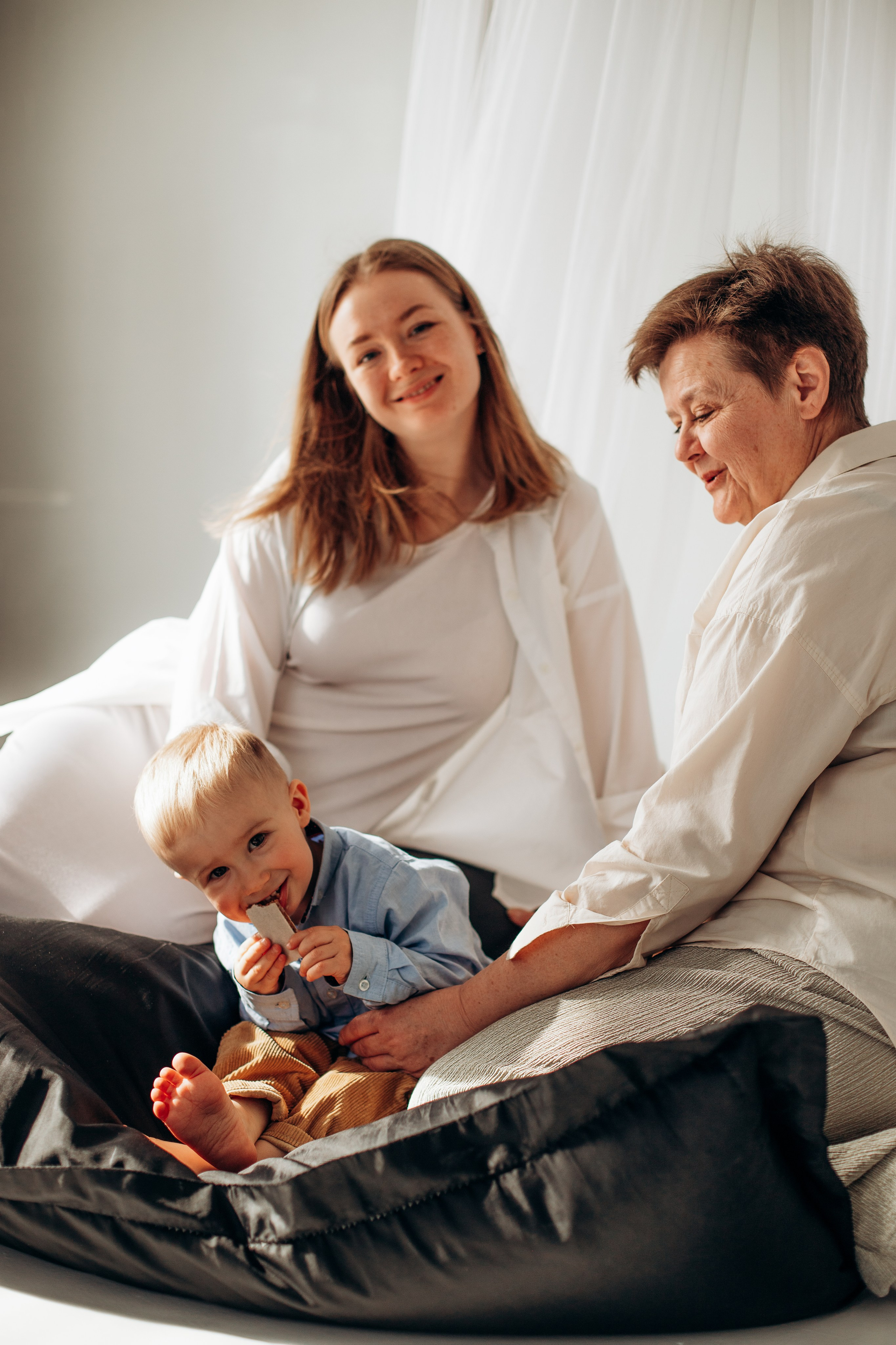 Аня, Ира и Миша. Главная