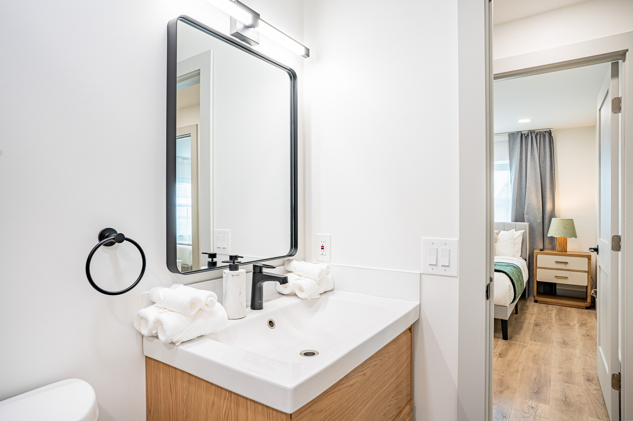 Airbnb: Real Estate 01. Welcome to my video and photo world!