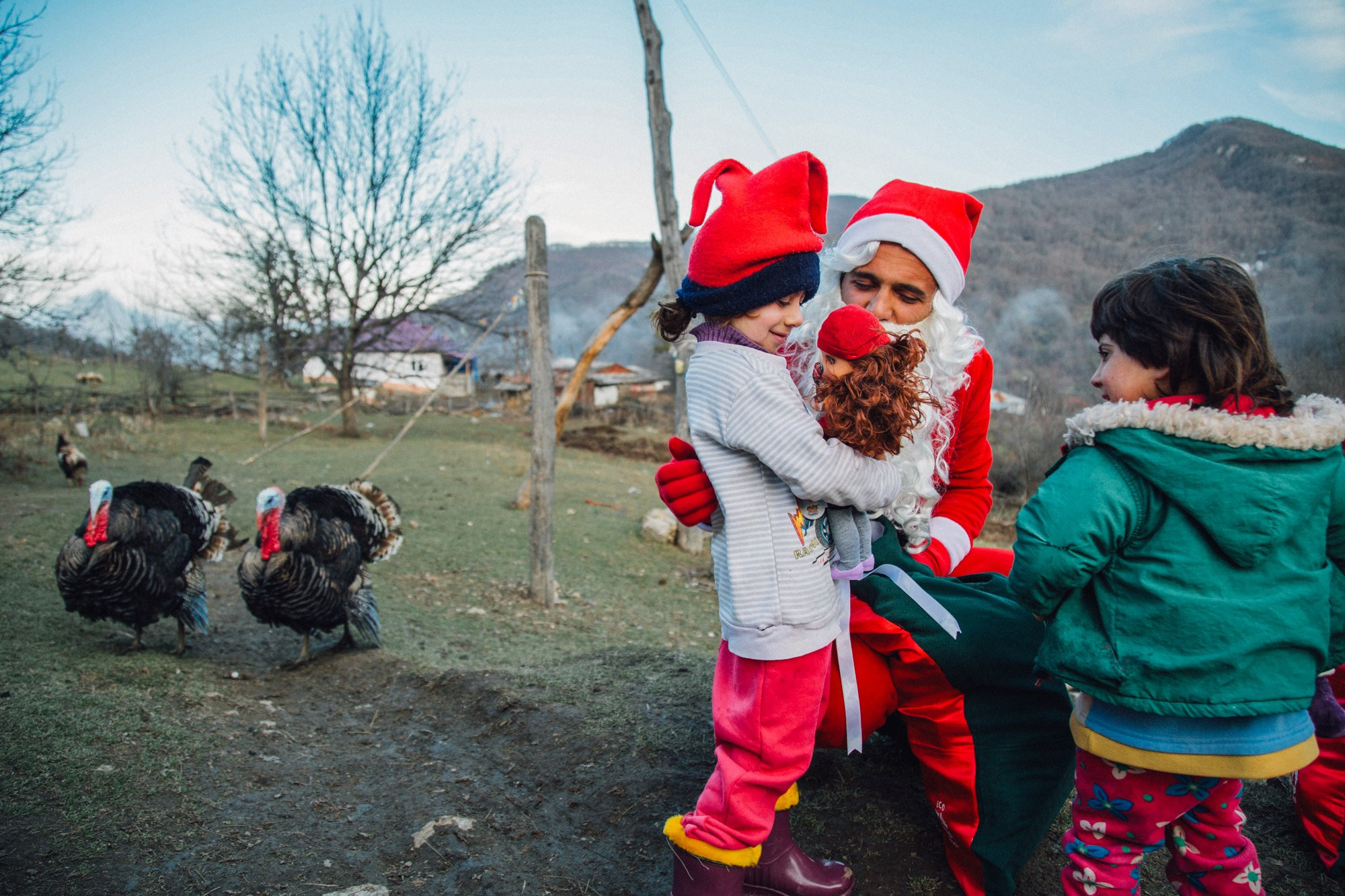 Şaxta Baba Ucqar Dağ Kəndlərində - Sosial Layihə. Bakıda Peşəkar Tədbir, Love Story və Təbiət Fotoqrafı — Elşən Baba
