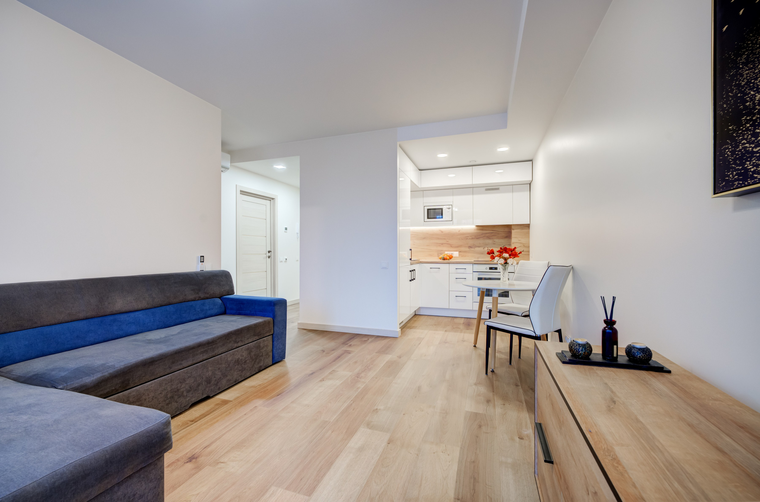 2-jų kambarių buto svetainė. Nuotrauka. Fotografė - sapiegafoto.lt