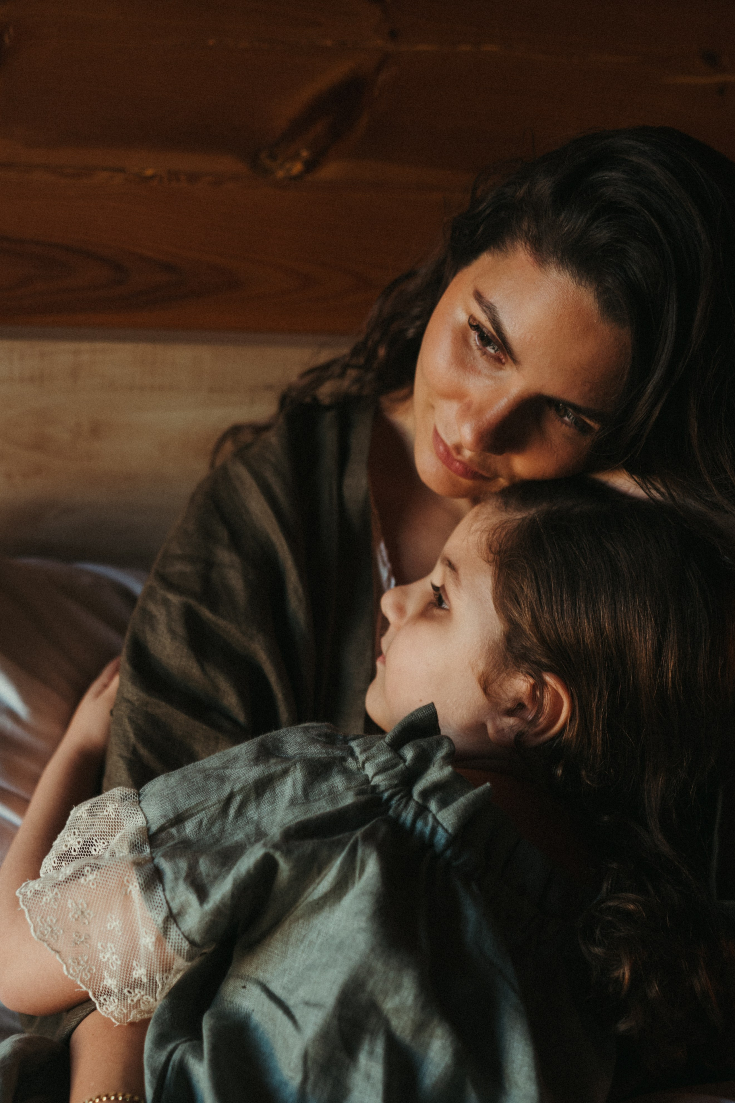 Amnah with daughters. Family photographer in Saudi Arabia