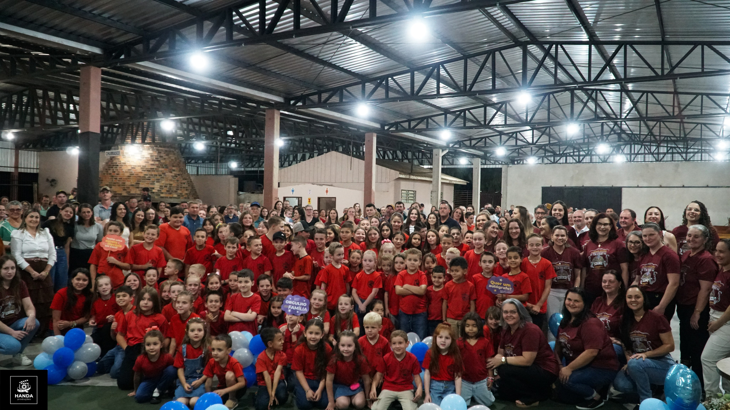 Noite autógrafos colégio Aurélio Buarque de Holanda. Handa Produções