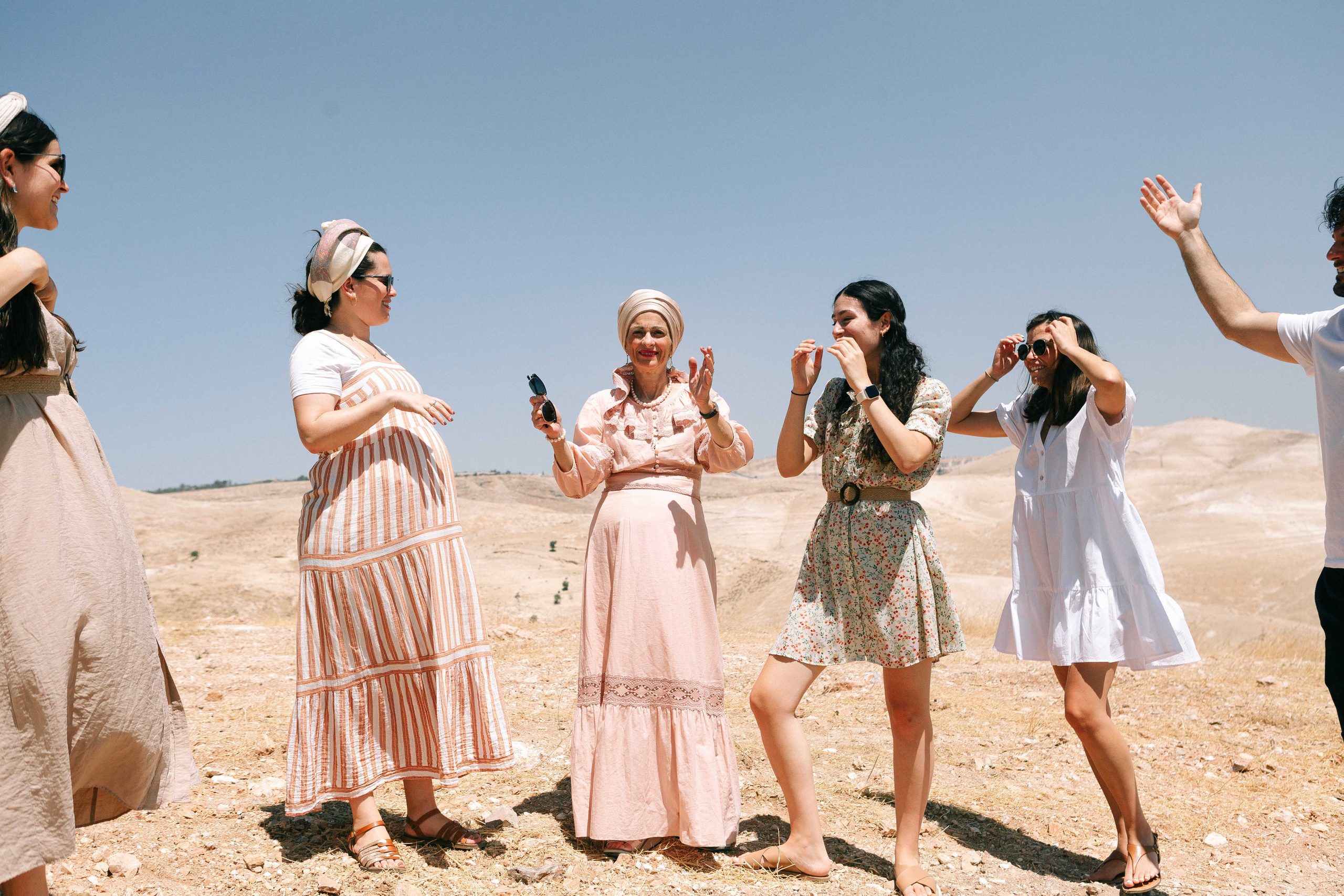 MAALE ADUMIM, HOME PHOTO SESSION + DESERT. Https://shi-photo.com/