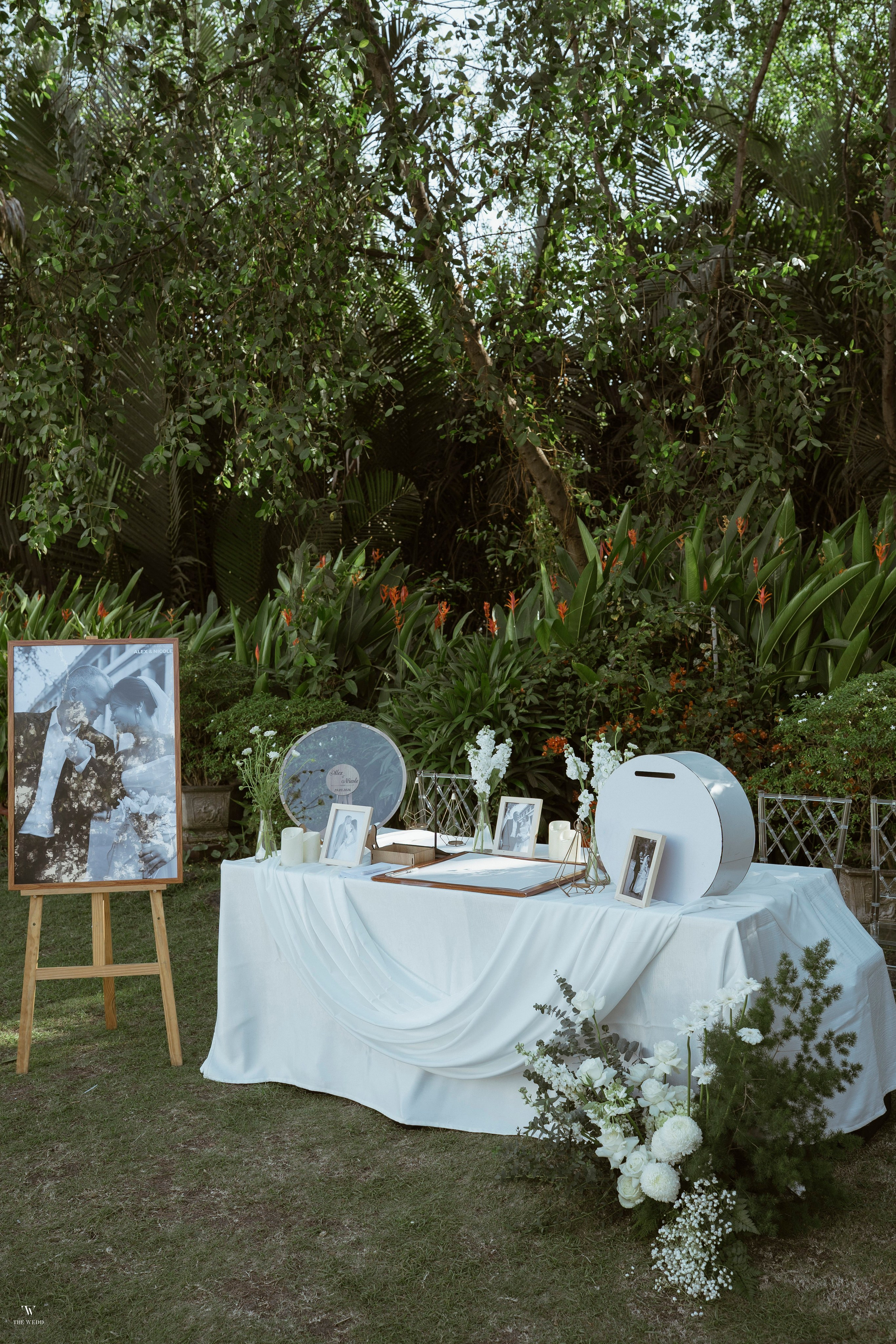 ALEX & NICOLE. WEDDING PHOTOGRAPHER IN VIETNAM