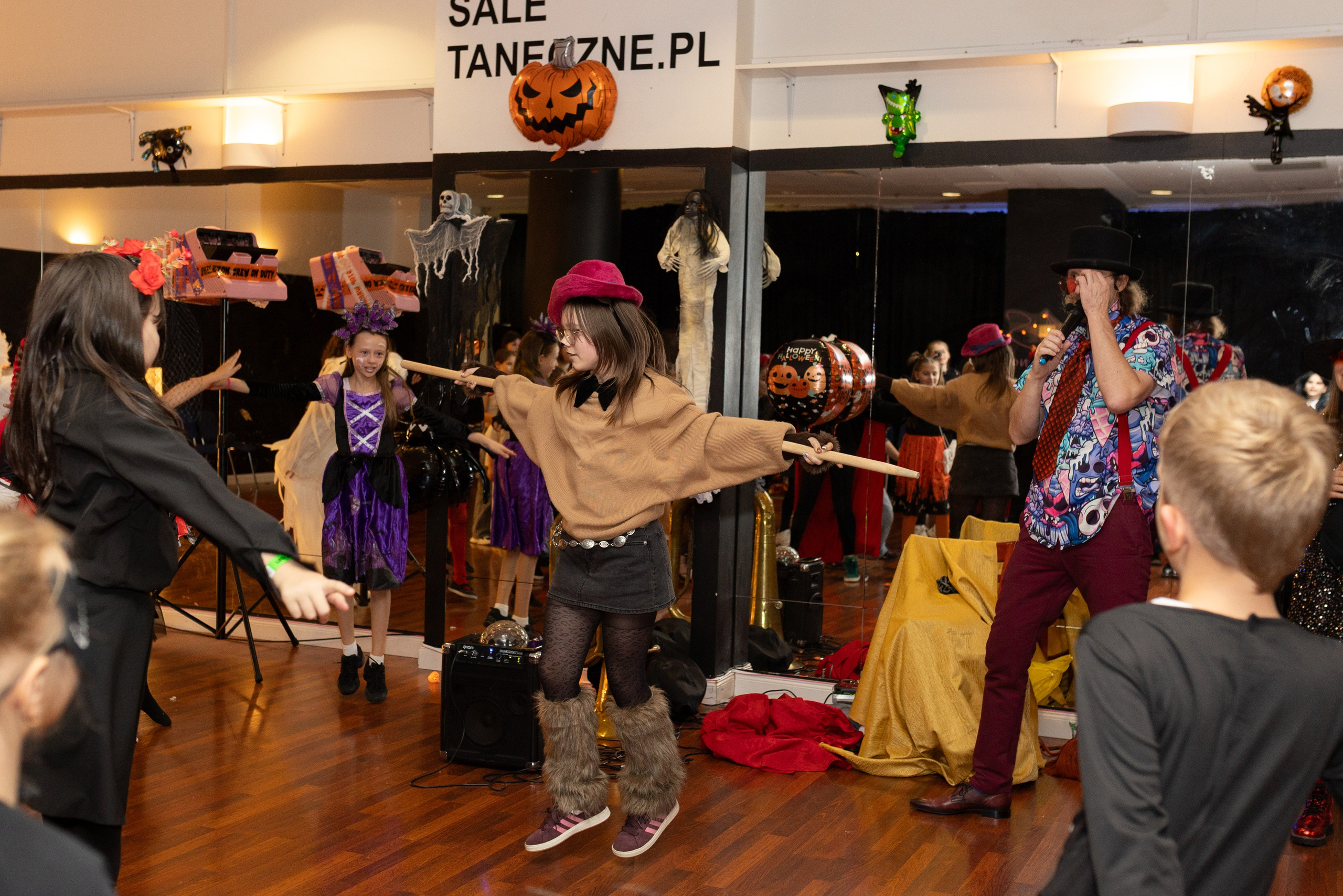 Leo dance studio Helloween 2025. Семейный и детский фотограф в Варшаве Мила Бобровская