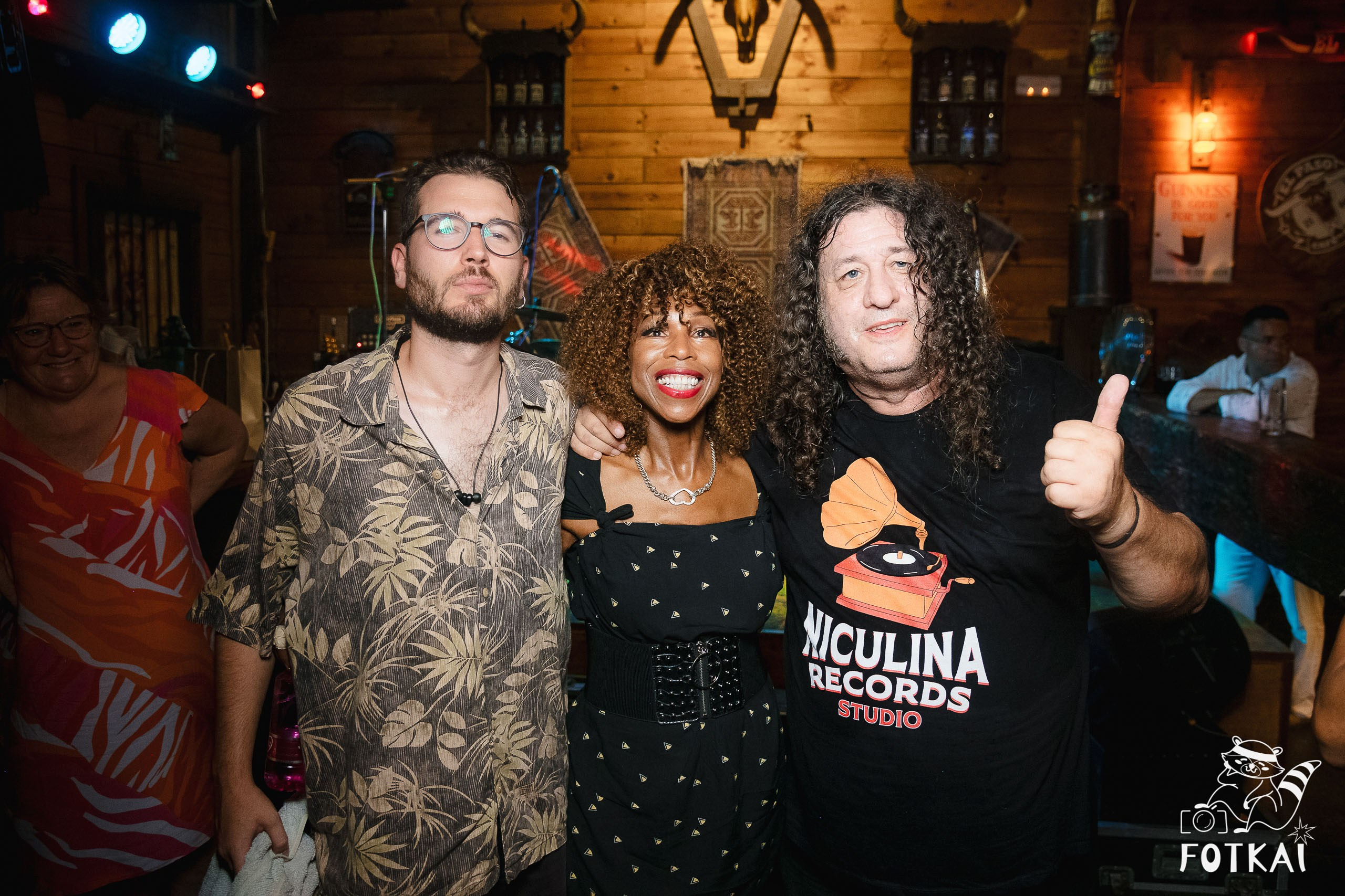 Santi Campillo en El Paso Rock Bar Torrevieja: Reportaje fotográfico 30.08.25 | FOTKAI