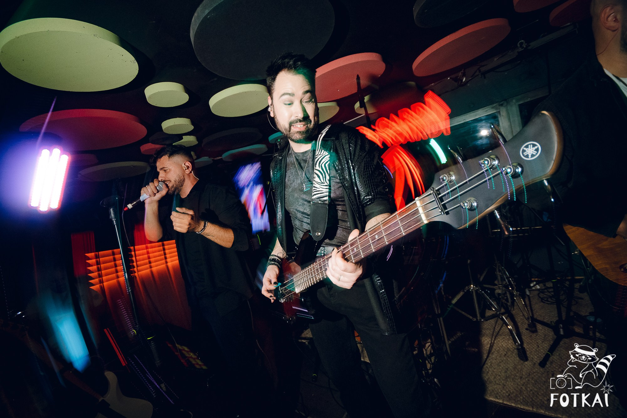 Концерт Delyrio в Confetti Playa Alicante — живое выступление группы, февраль 2026 | FOTKAI