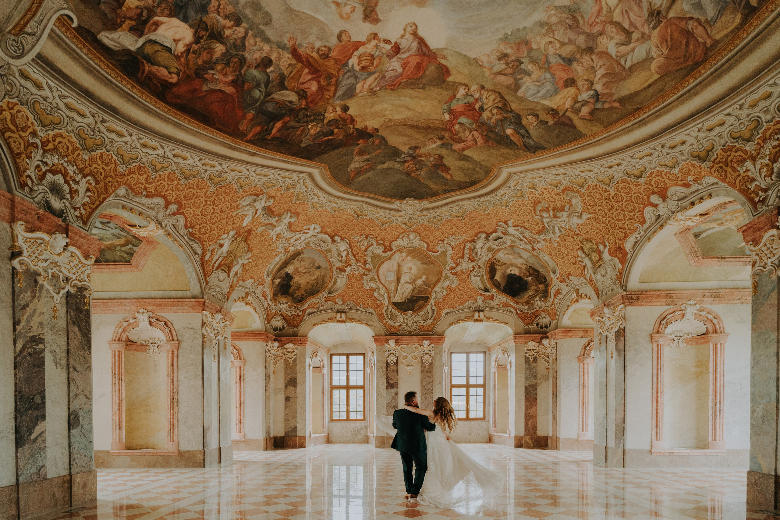 Klasztor Cystersów w Lubiążu: Plener ślubny Oli i Rafała. Fotograf ślubny Śląsk – reportaż ślubny | KarkowskaFoto