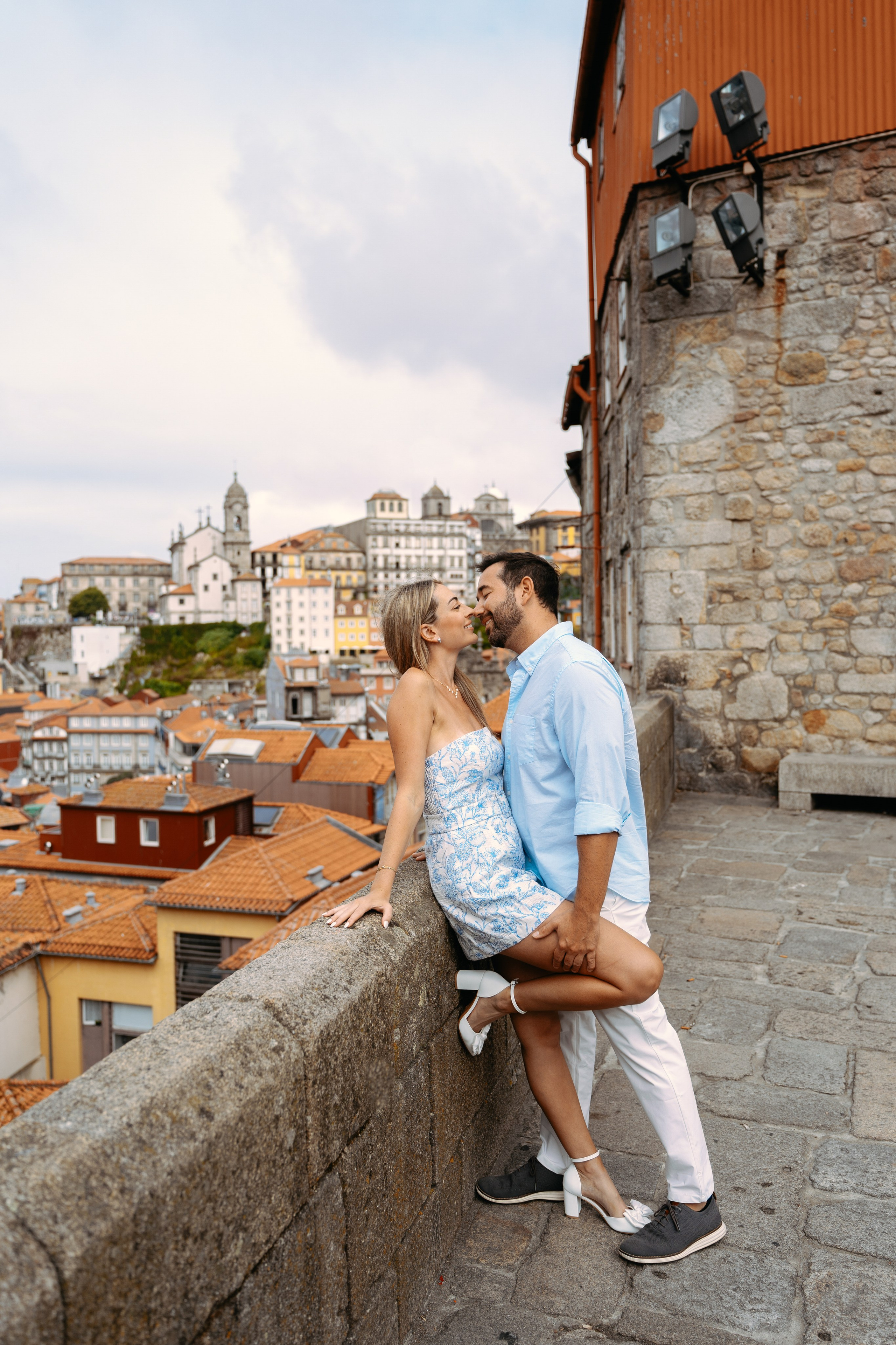 LOVE STORY IN PORTO. Sessões de fotos e vídeos, tours fotográficos em Portugal — WePortugal
