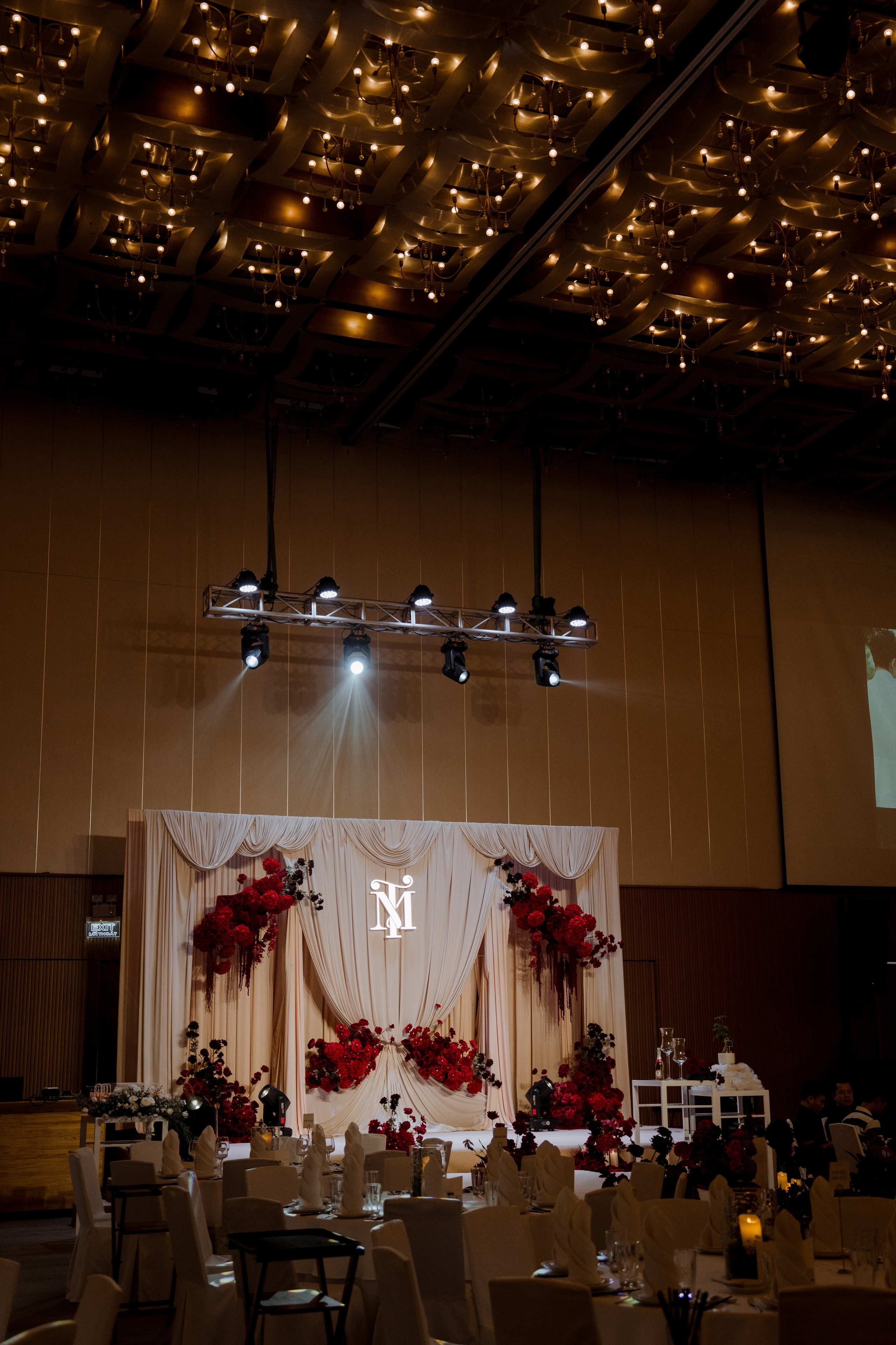 Man + Thu | Photojournalism. BenColor Studio