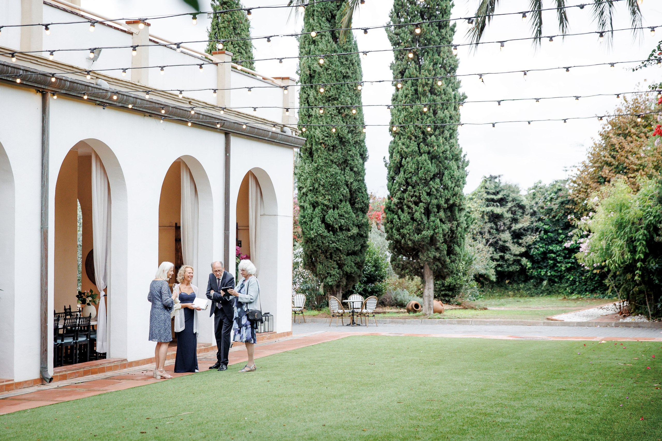 Cozy reception area at a Barcelona wedding venue, featuring soft lighting and elegant decor for a romantic ambiance.