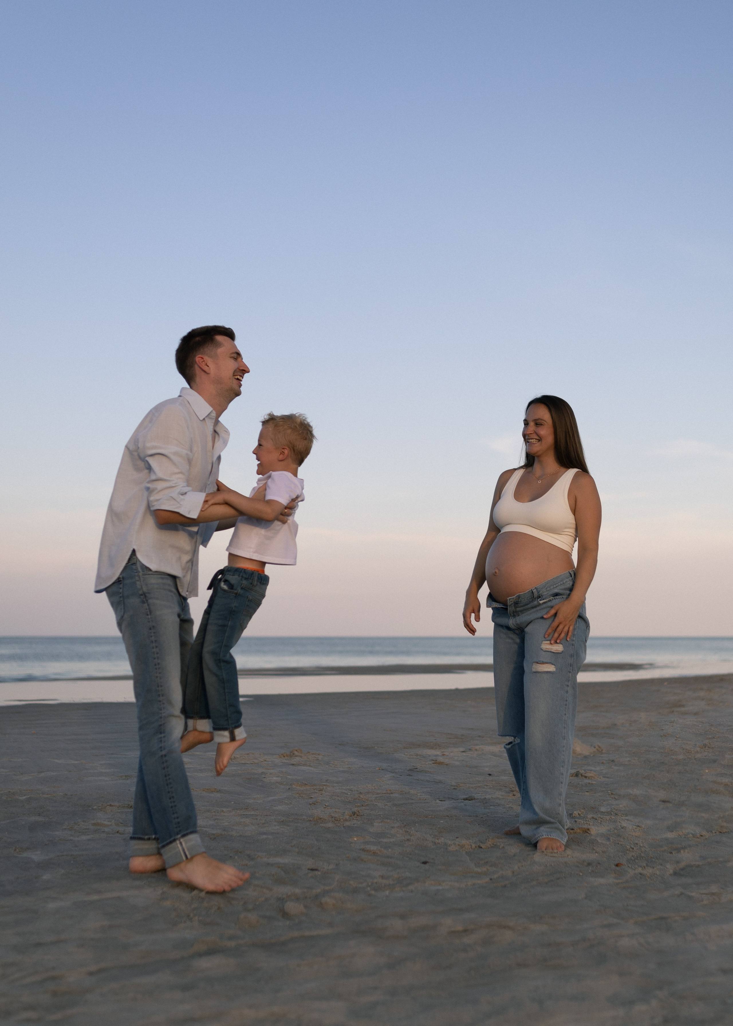 T + A Maternity at the Beach. Portrait and couples photographer in Florida, Valeriia Honcharova