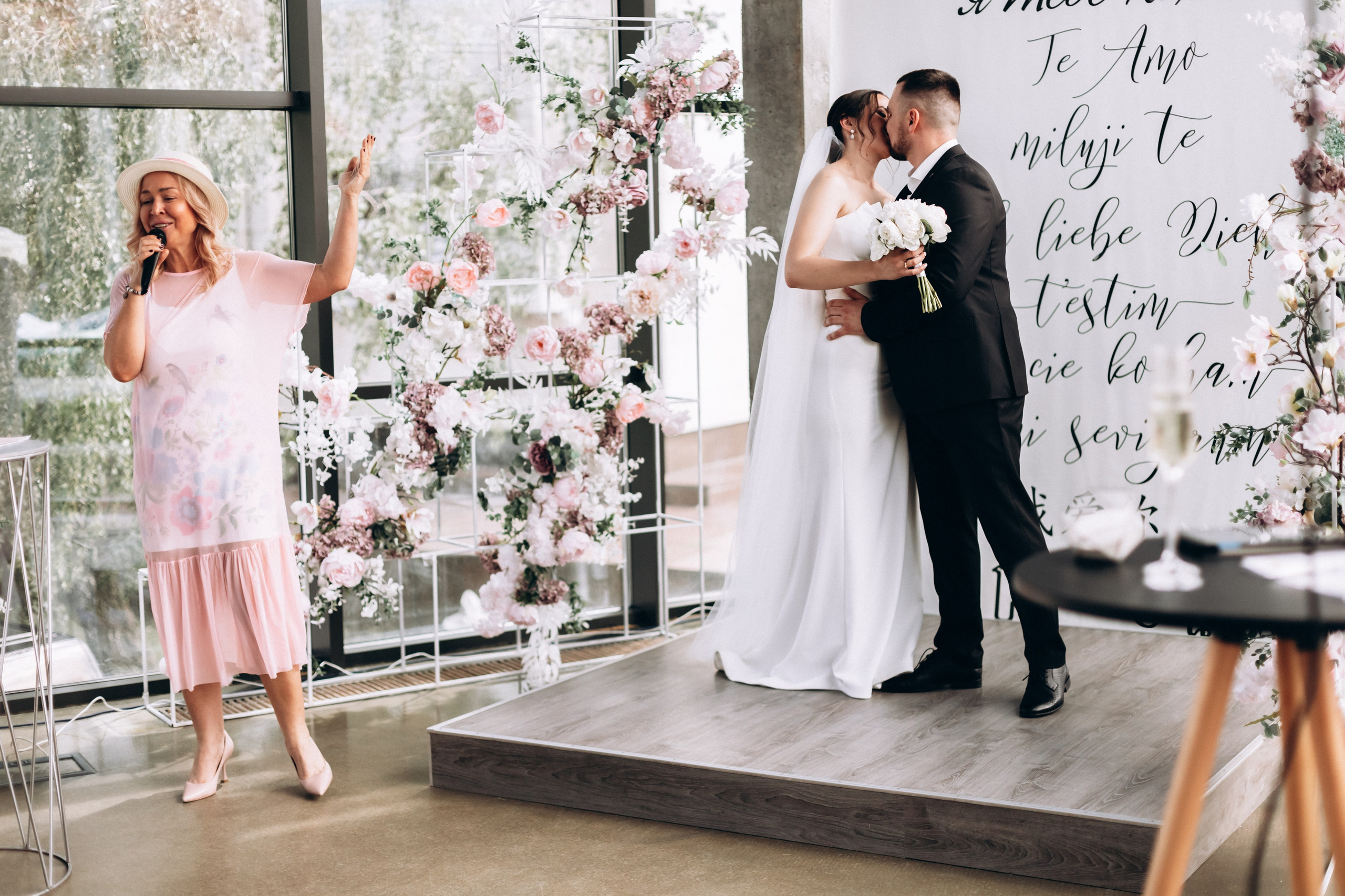 White Wedding. Wedding and Family Photograph