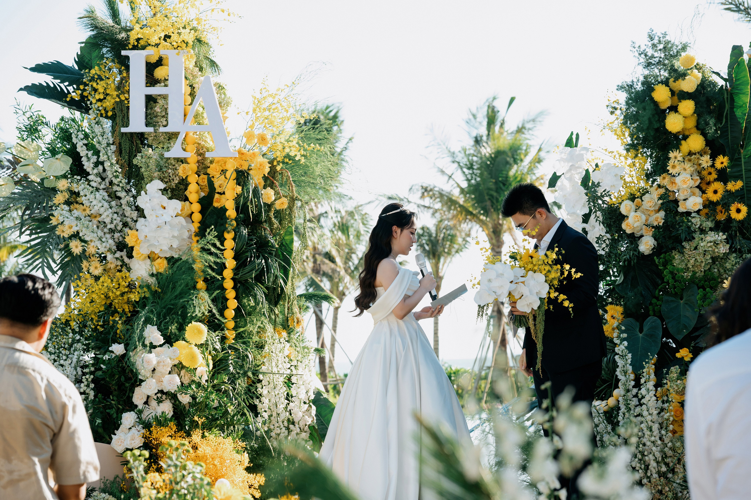 DUC HOANG & HUONG ANH / The Vows. Saigon Wedding Present | Art Beyond Moments