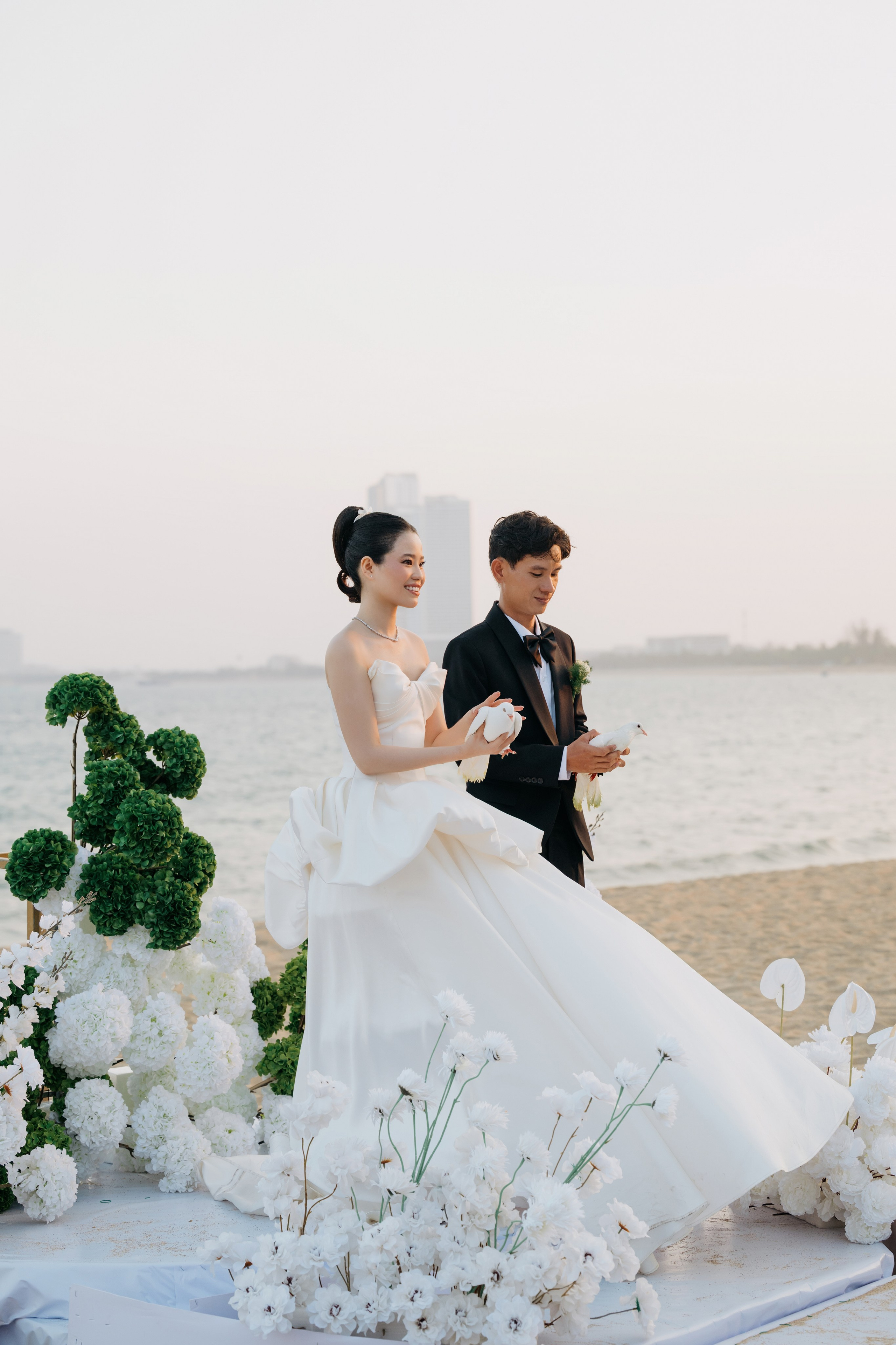 DIEU & THINH/Destination Wedding. Nhiếp ảnh gia đám cưới hàng đầu tại Thành Phố Hồ Chí Minh