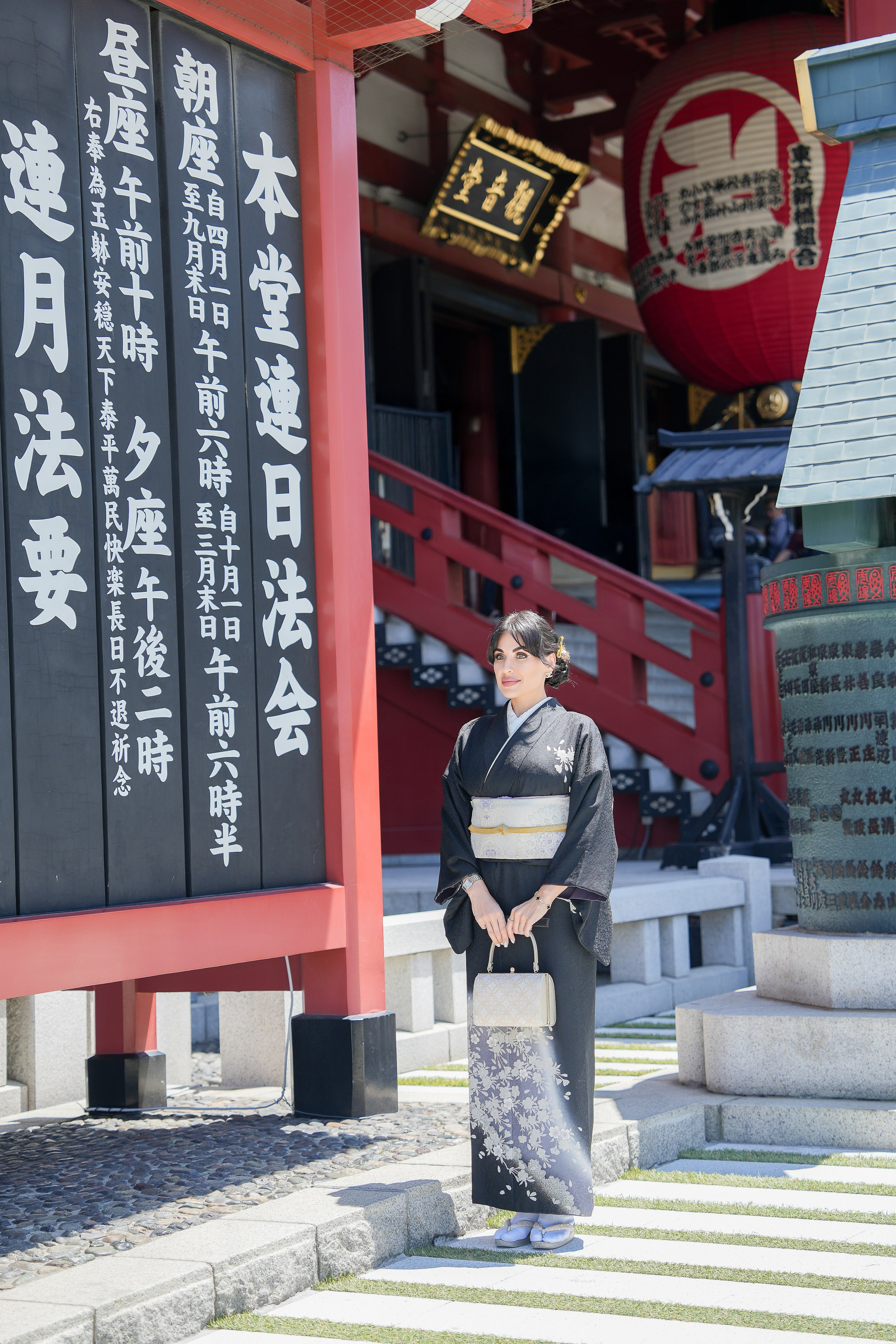 Съёмка в Кимоно возле храма. Фотограф в Токио Япония