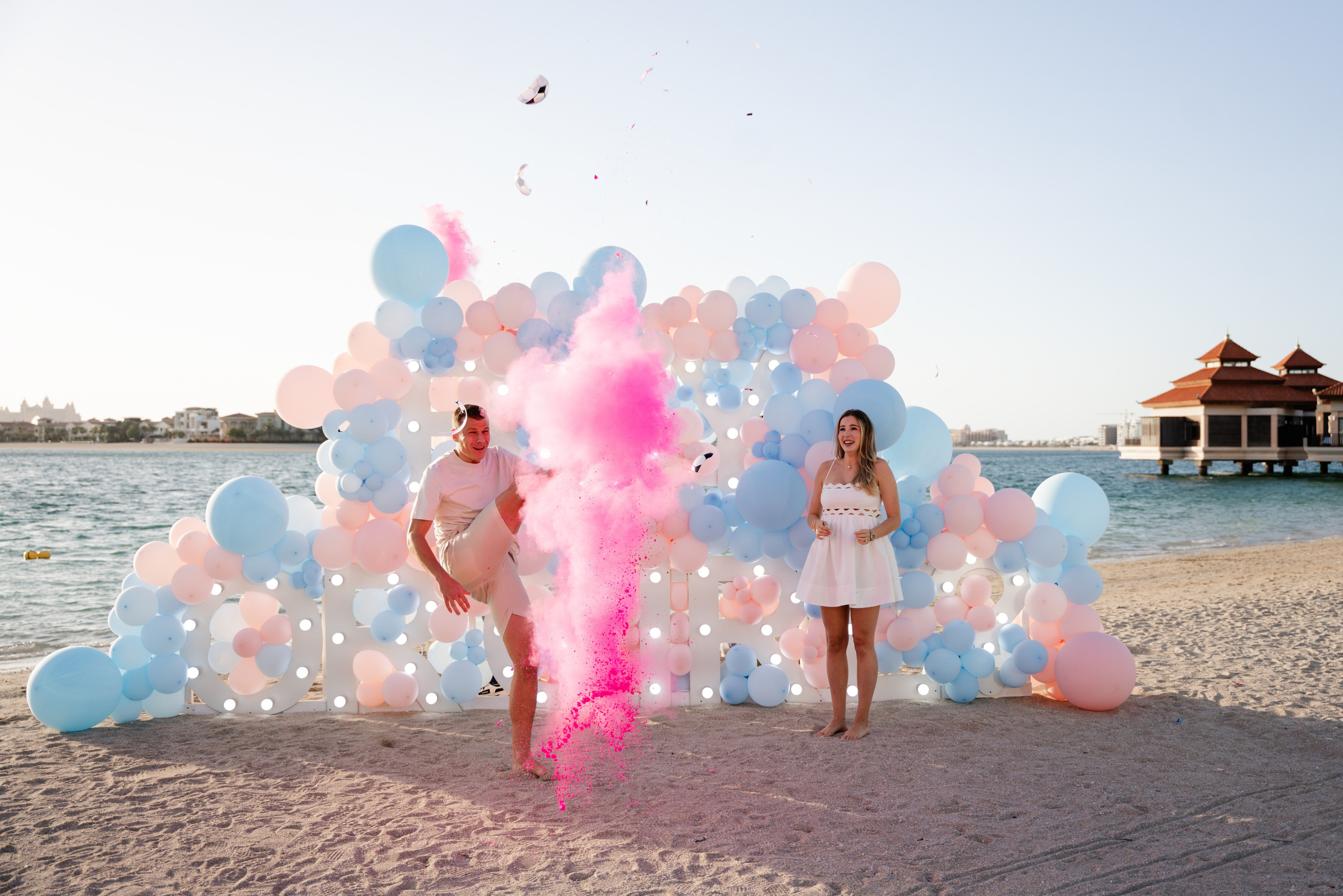 Creative gender reveal party. Angela Iakovleva — Family Photographer in Dubai
