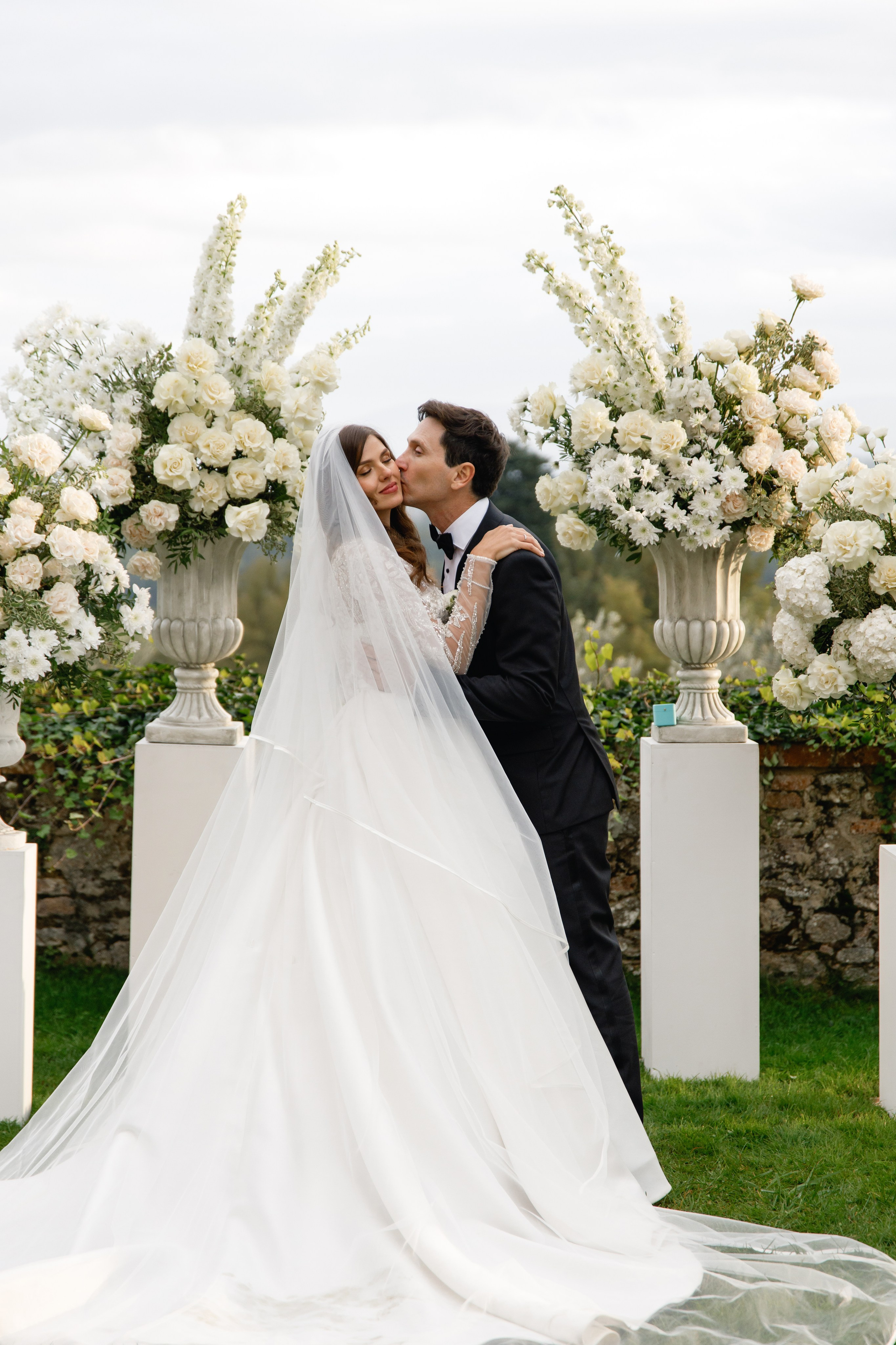 Destination wedding Photographer Italy Tuscany Rome Como Umbria. Wedding Photographer Rome Tuscany Como Sicily Puglia Amalfy Italy- Oksana Savenchuk