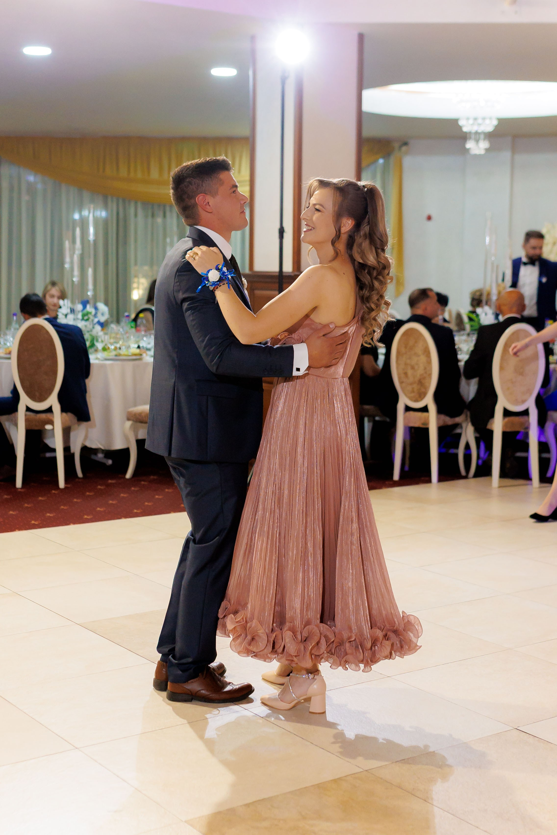 Loredana & Emilian – Ziua Nunții | Videografie - fotografie Botez Suceava, Iași, Botoșani. Servicii foto-video profesionale, pentru momente de neuitat