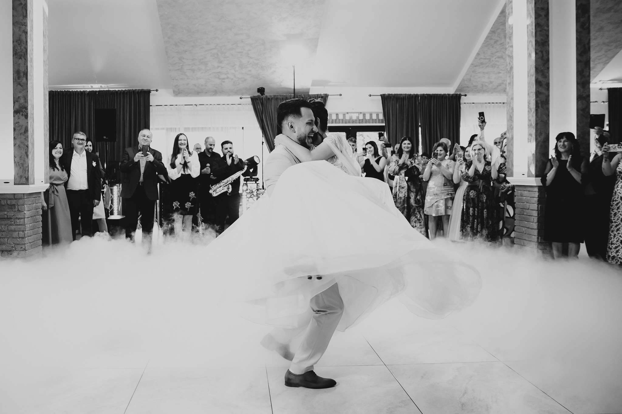 Ioana & Ionuț | Nuntă de poveste la Păstrăvăria Poiana din Mălini județul Suceava. Servicii foto-video profesionale, pentru momente de neuitat