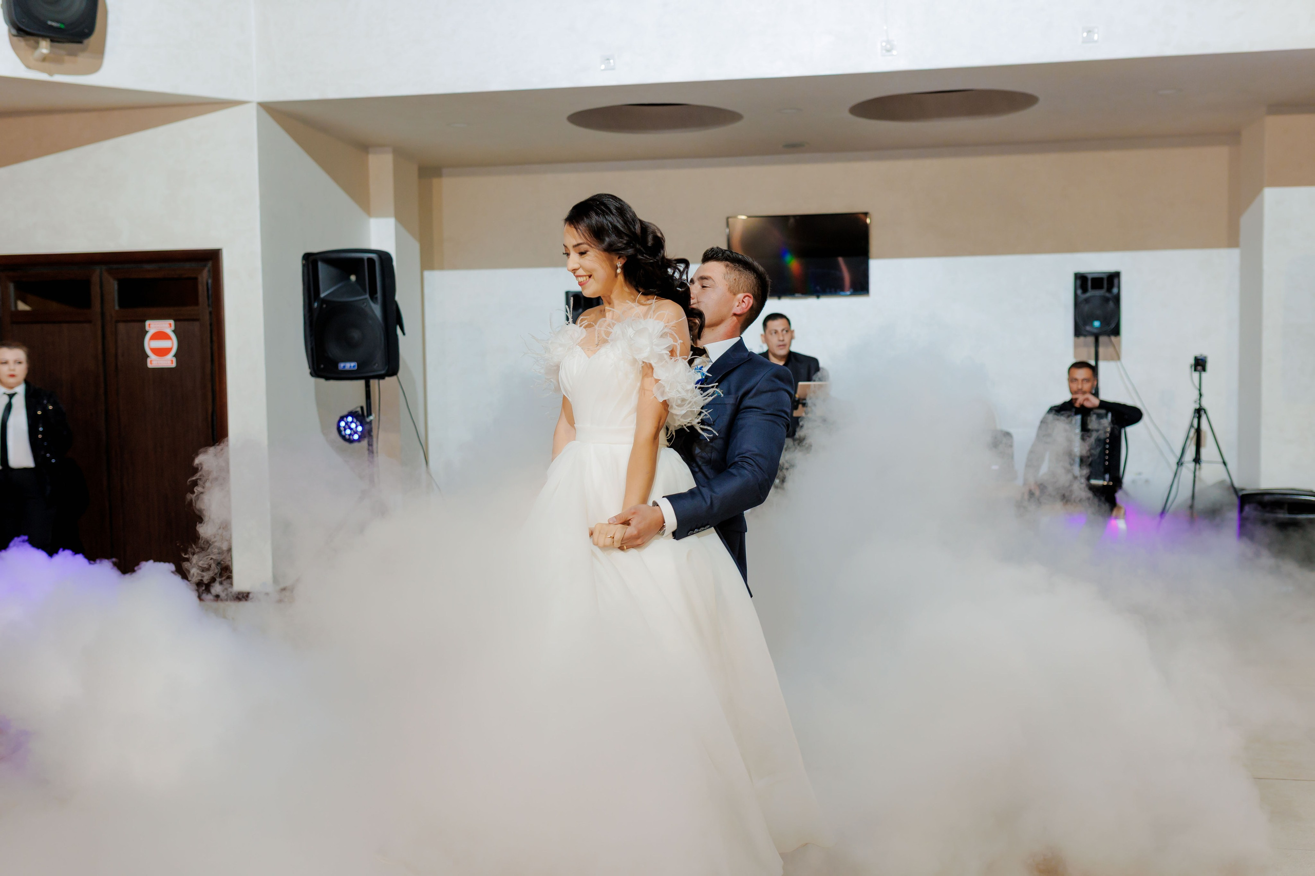 Loredana & Emilian – Ziua Nunții | Videografie - fotografie Botez Suceava, Iași, Botoșani. Servicii foto-video profesionale, pentru momente de neuitat