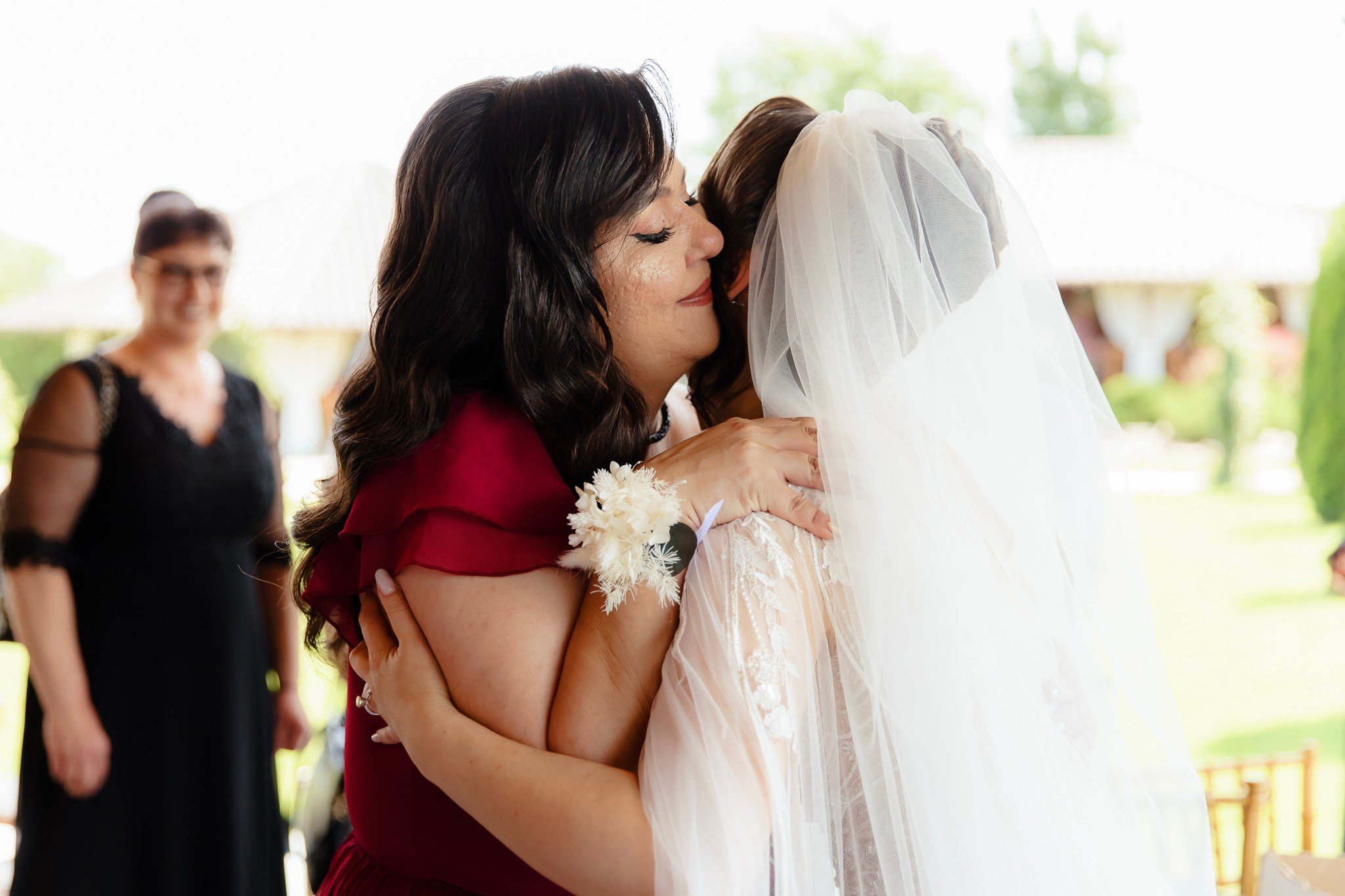 Ioana & Ionuț | Nuntă de poveste la Păstrăvăria Poiana din Mălini județul Suceava. Servicii foto-video profesionale, pentru momente de neuitat