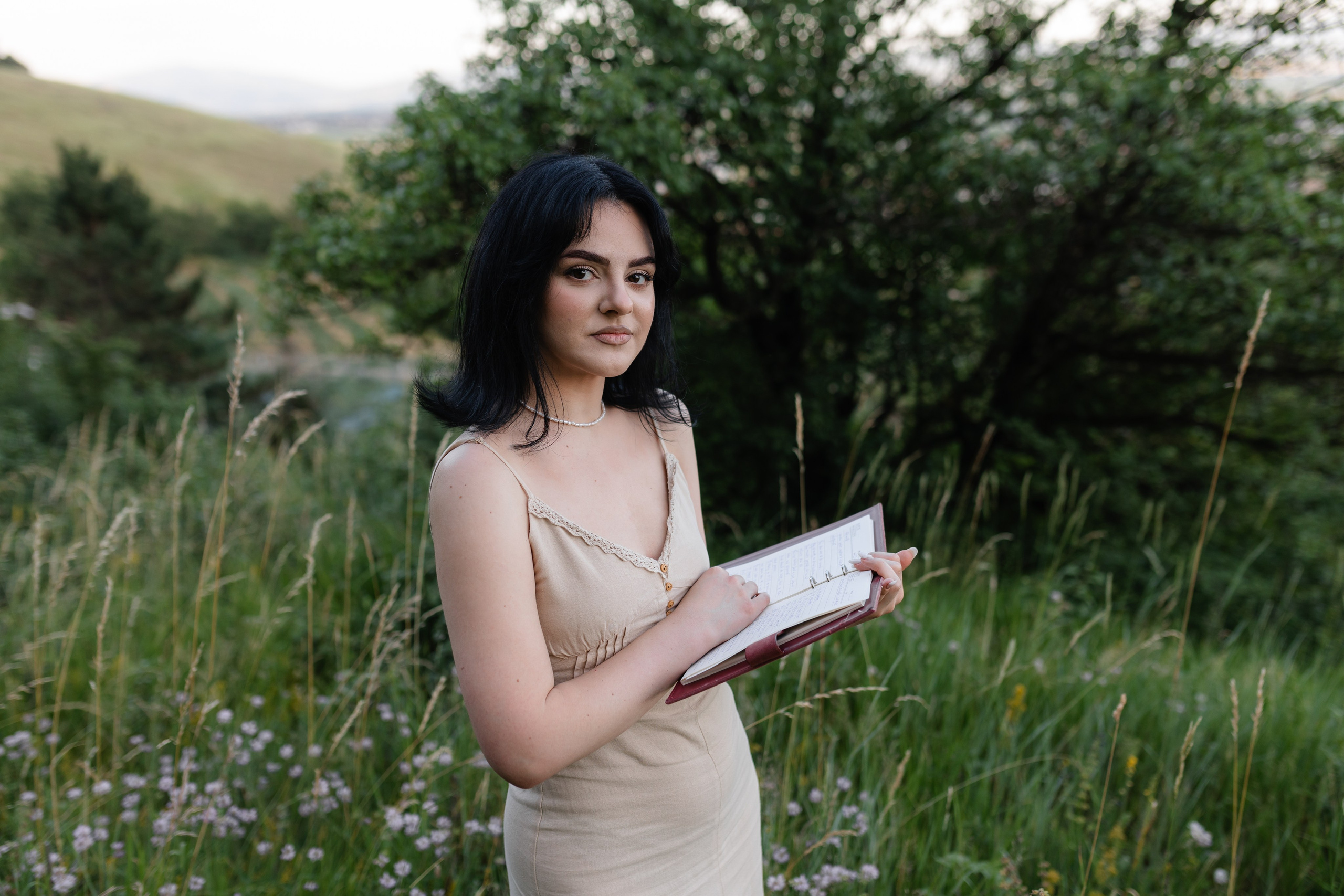 Laura — Portrait. Main