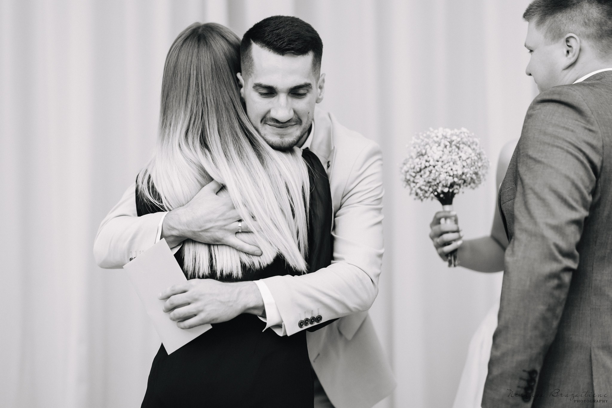 Vestuvinė fotosesija Kaune, Vienybės aikštėje, prie Lietuvos banko