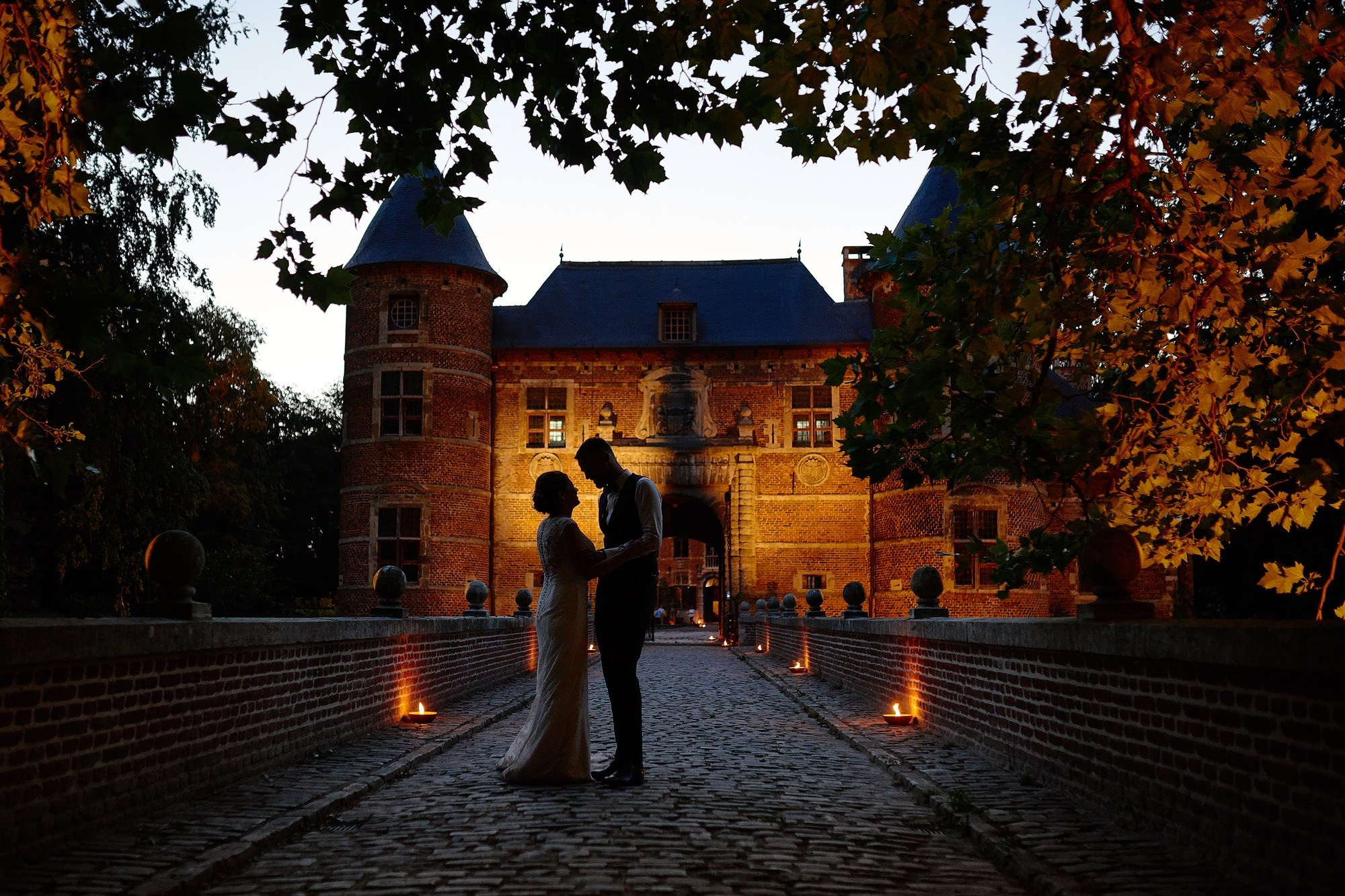 Bride and groom portrait at Groot-Bijgaarden Castle Brussels
