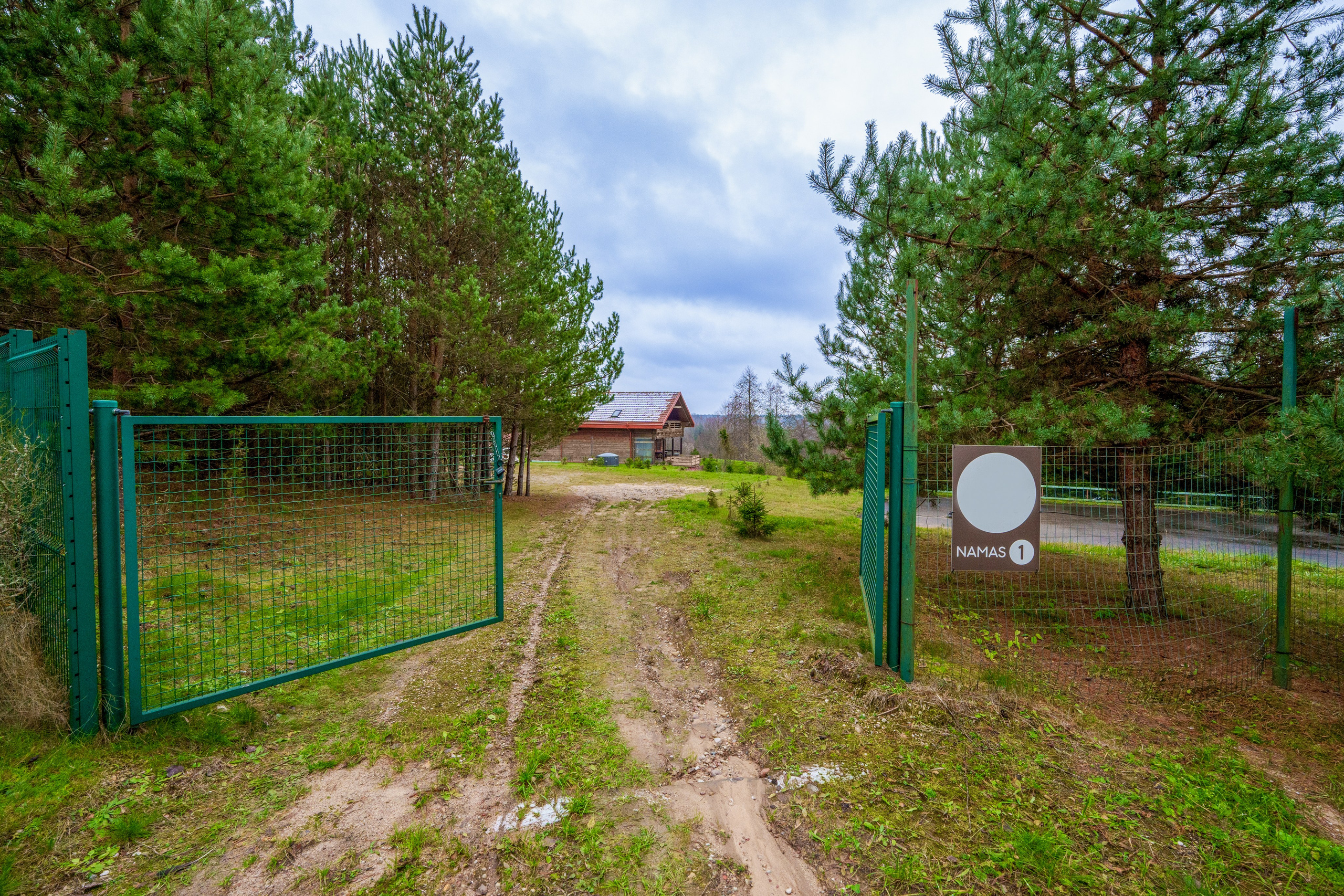 Trakų raj. sodyba. Elina Sapiega fotografė Vilniuje