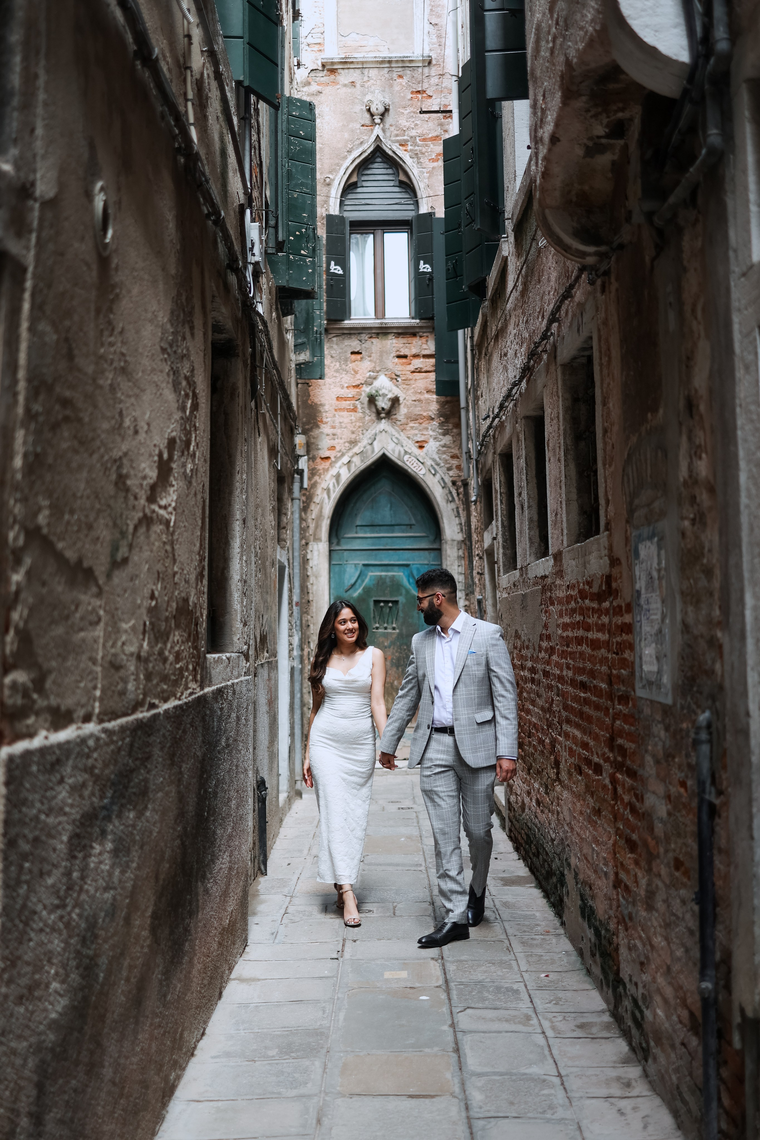Romantic couple photo from Venice 