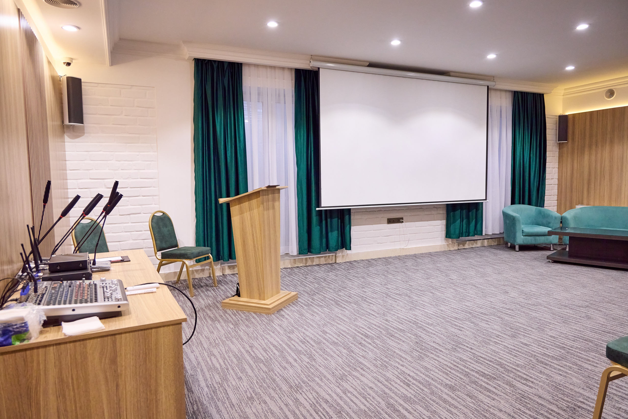 КОНФЕРЕНЦ — ЗАЛ. ОНЛАЙН — ГАЛЛЕРЕЯ