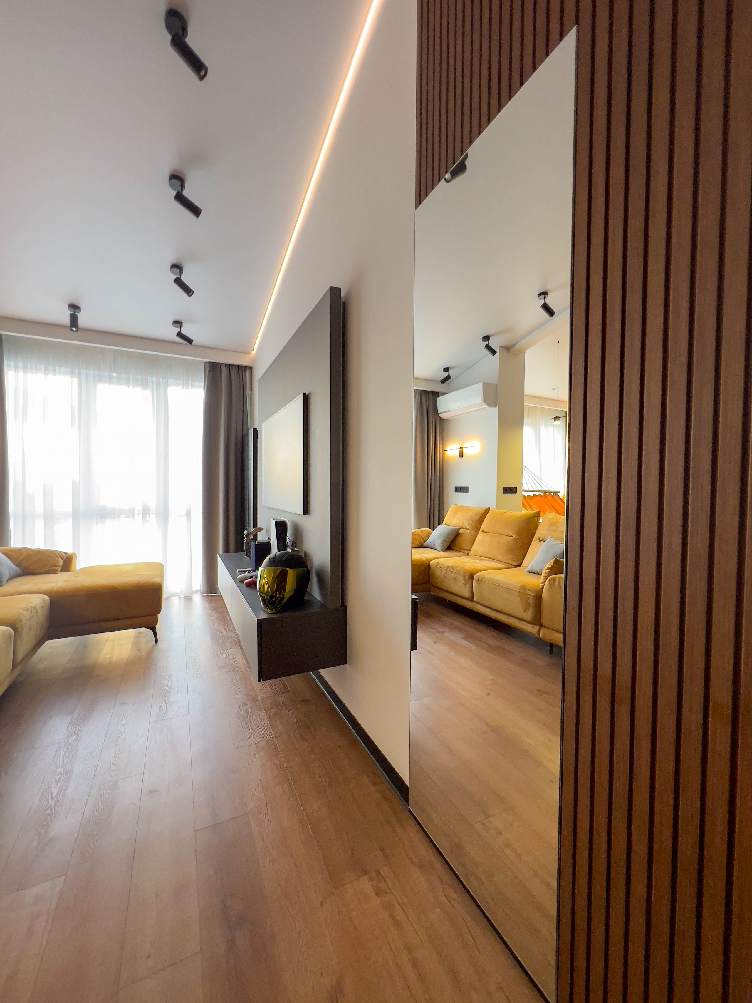 The apartment is on two levels. Fotograf Dmitrii Donets