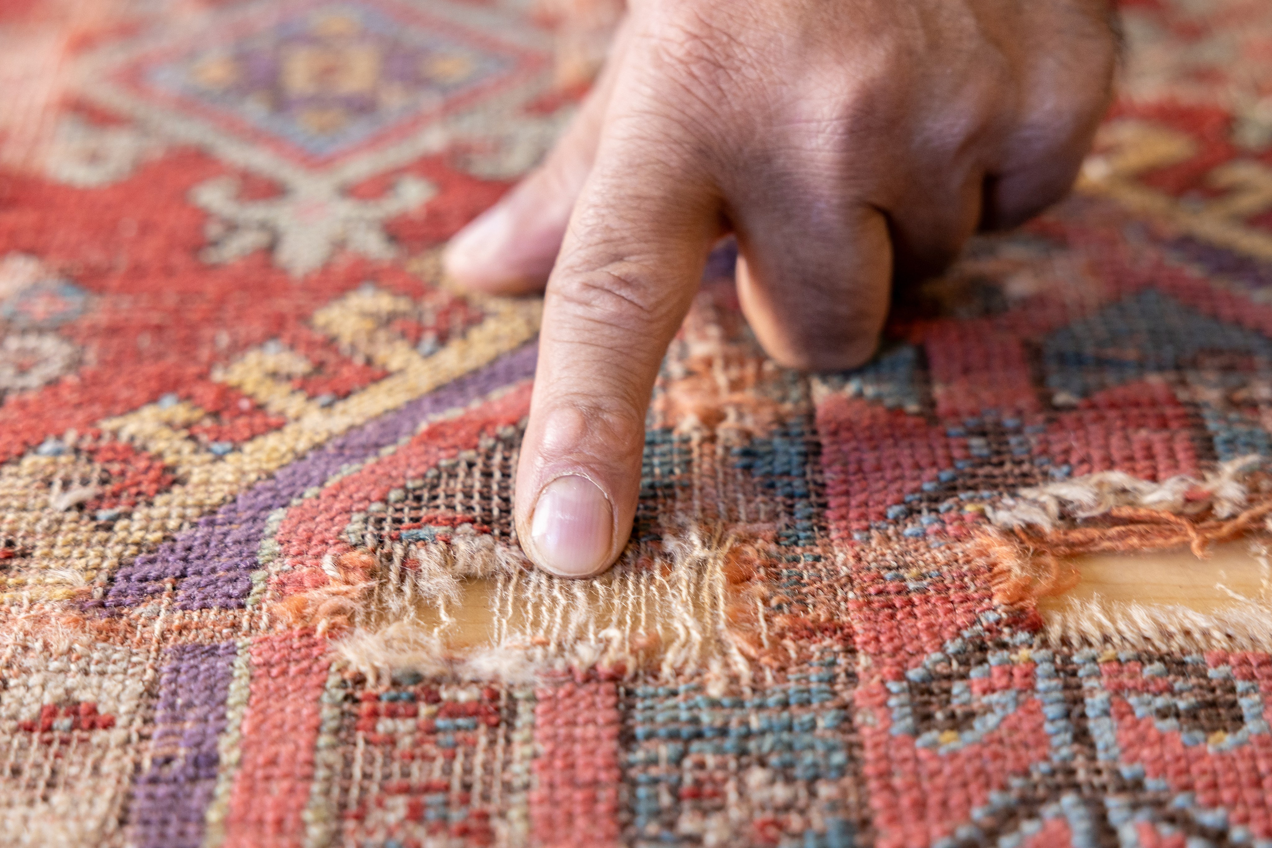 Teppichrestaurator, Salzburg, 2024. Guzel Kolobova| Fotografin| Salzburg