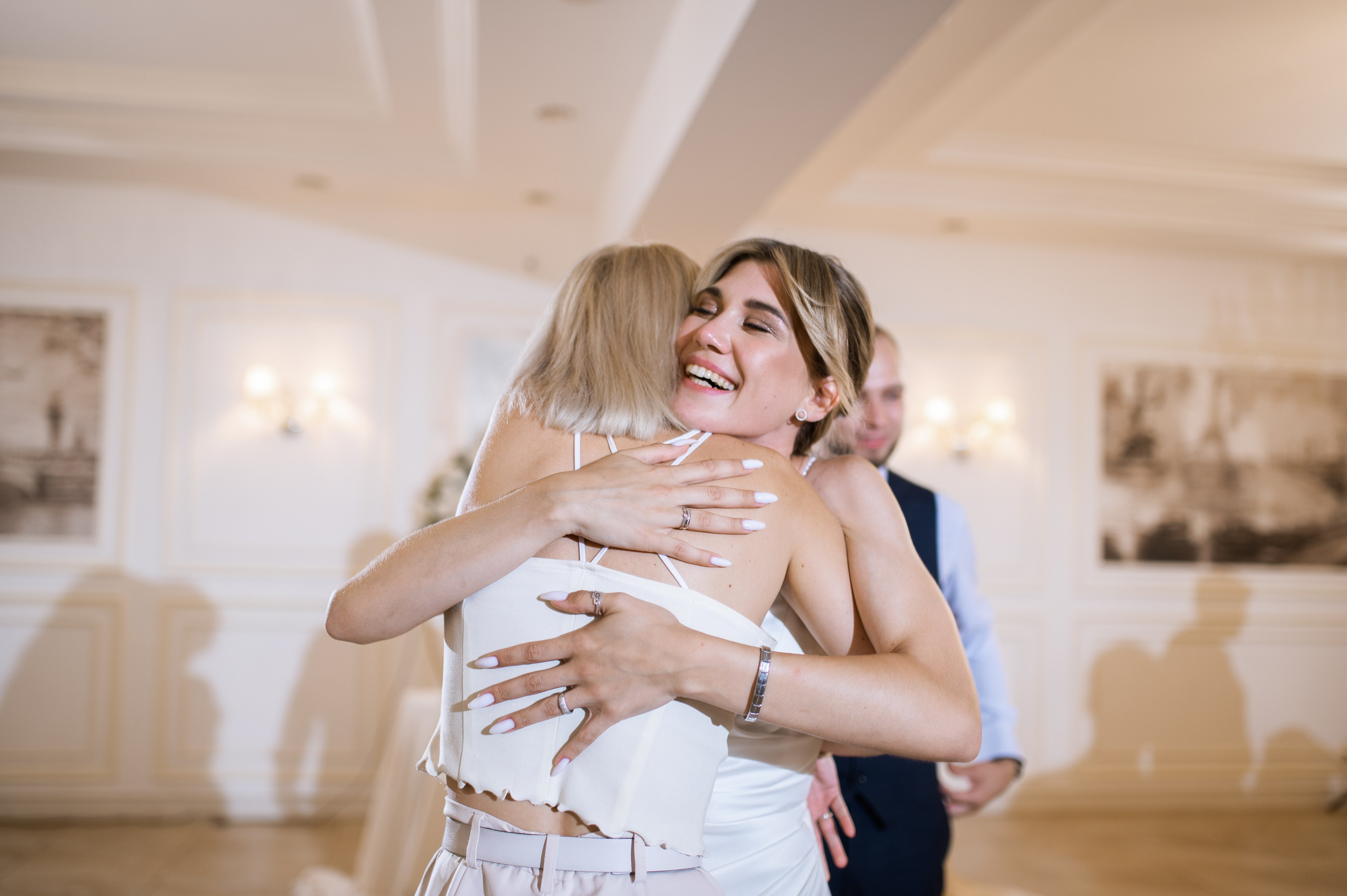 In your arms. Wedding and commercial photographer