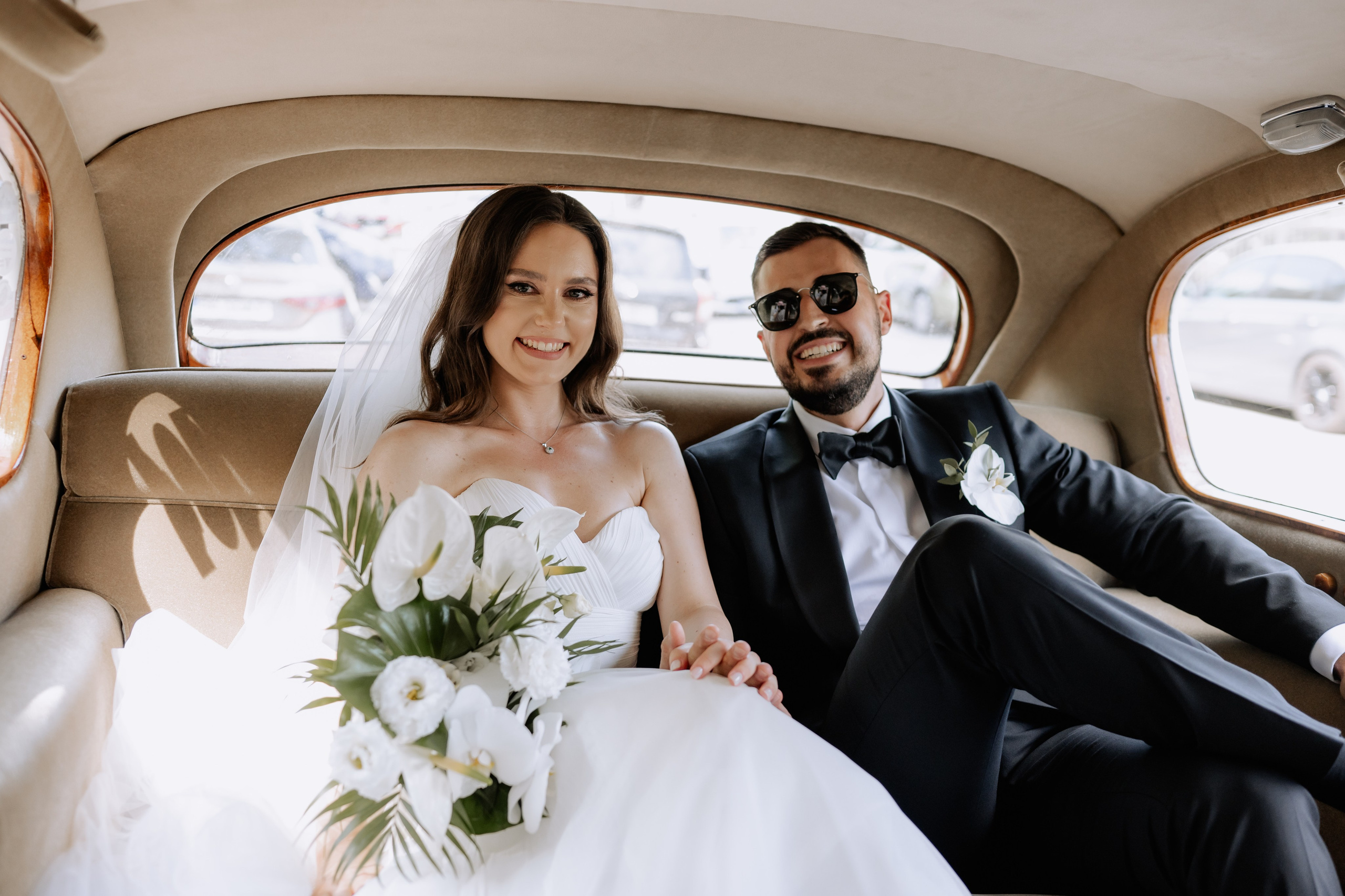 Cununie civila in aer liber , artificii de zi colorate , decor nunta , nunta la Hotel Traian. Proud Vision Weddings | Wedding Photography & Film — Servicii profesionale Foto Video Nunta Iasi