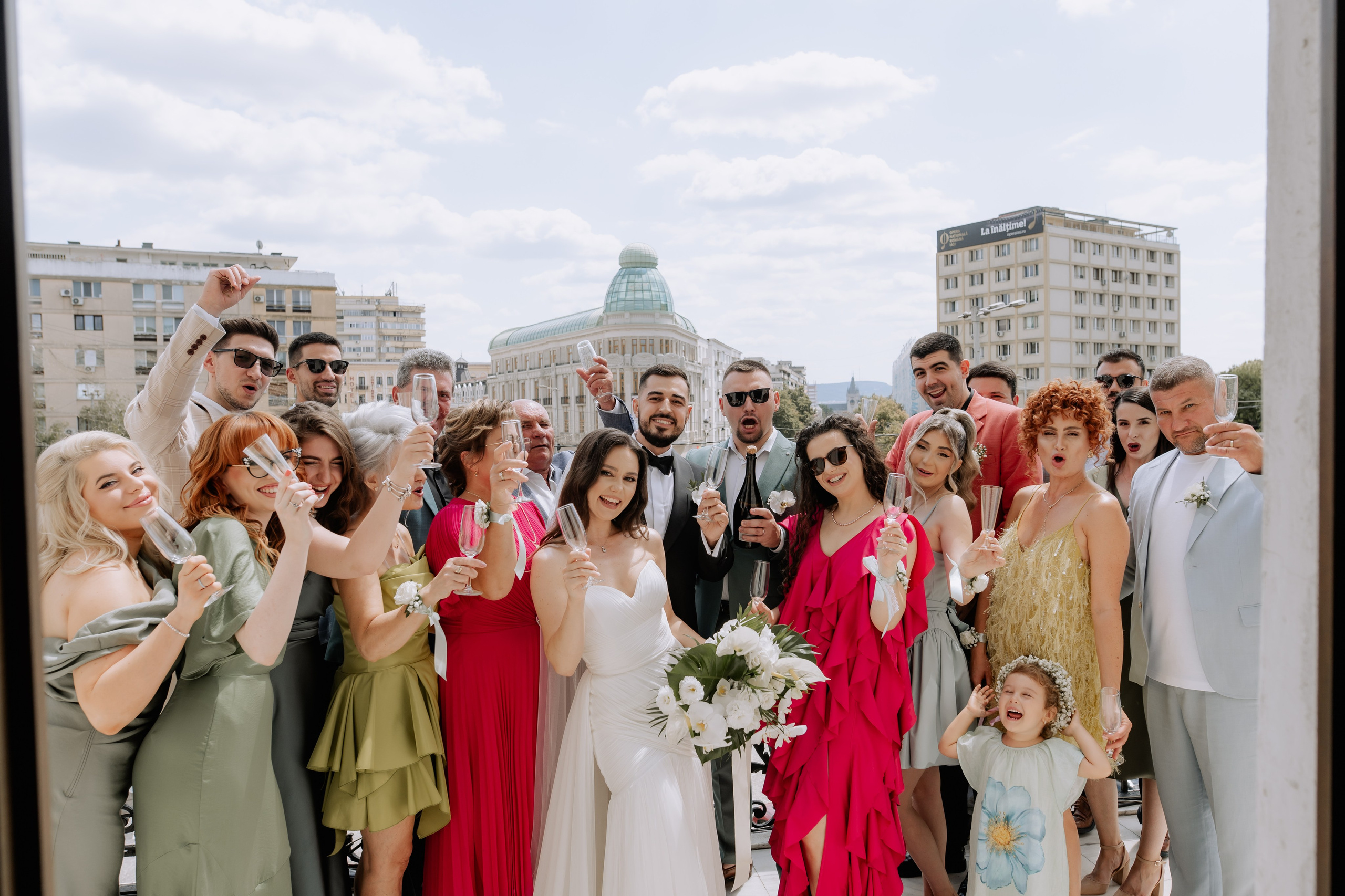 Cununie civila in aer liber , artificii de zi colorate , decor nunta , nunta la Hotel Traian. Proud Vision Weddings | Wedding Photography & Film — Servicii profesionale Foto Video Nunta Iasi